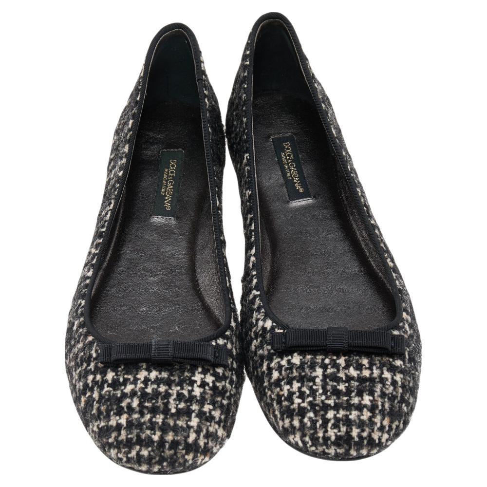A chic flair and a sophisticated appeal characterize these stunning Dolce & Gabbana ballet flats. Crafted using quality materials, they will add an opulent charm to your look and complement many looks that you would want to create.

Includes:
