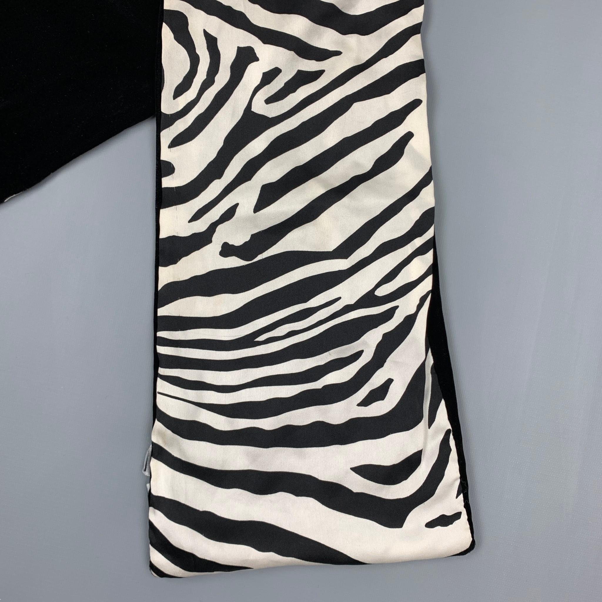 DOLCE & GABBANA Black & White Zebra Rayon Velvet Reversible Scarf In Good Condition In San Francisco, CA