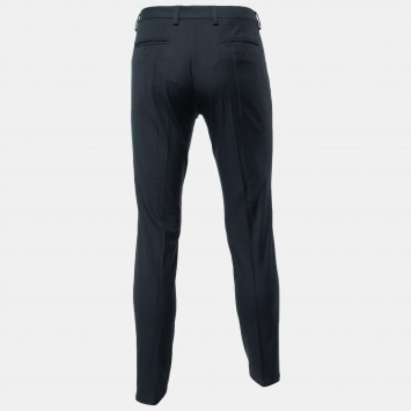 Entra nel vivo della raffinatezza con i pantaloni Dolce & Gabbana. Realizzati meticolosamente con i materiali più pregiati, questi pantaloni offrono uno stile senza tempo e il massimo comfort per la tua eleganza quotidiana.