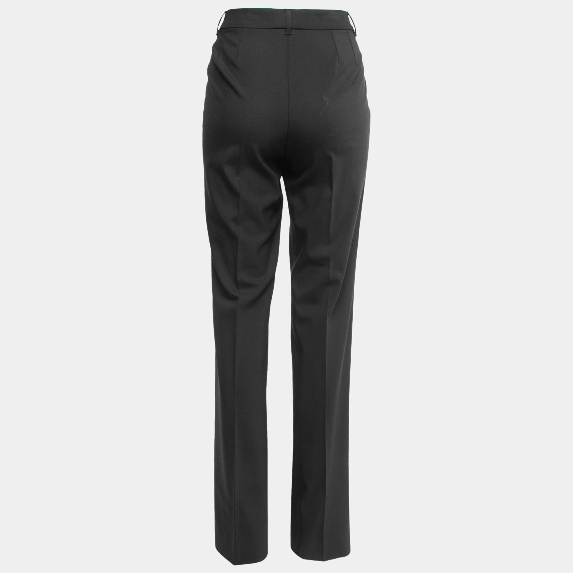 Enhance your formal attire with this pair of trousers. Designed into a superb silhouette and fit, this pair of trousers will definitely make you look elegant.

