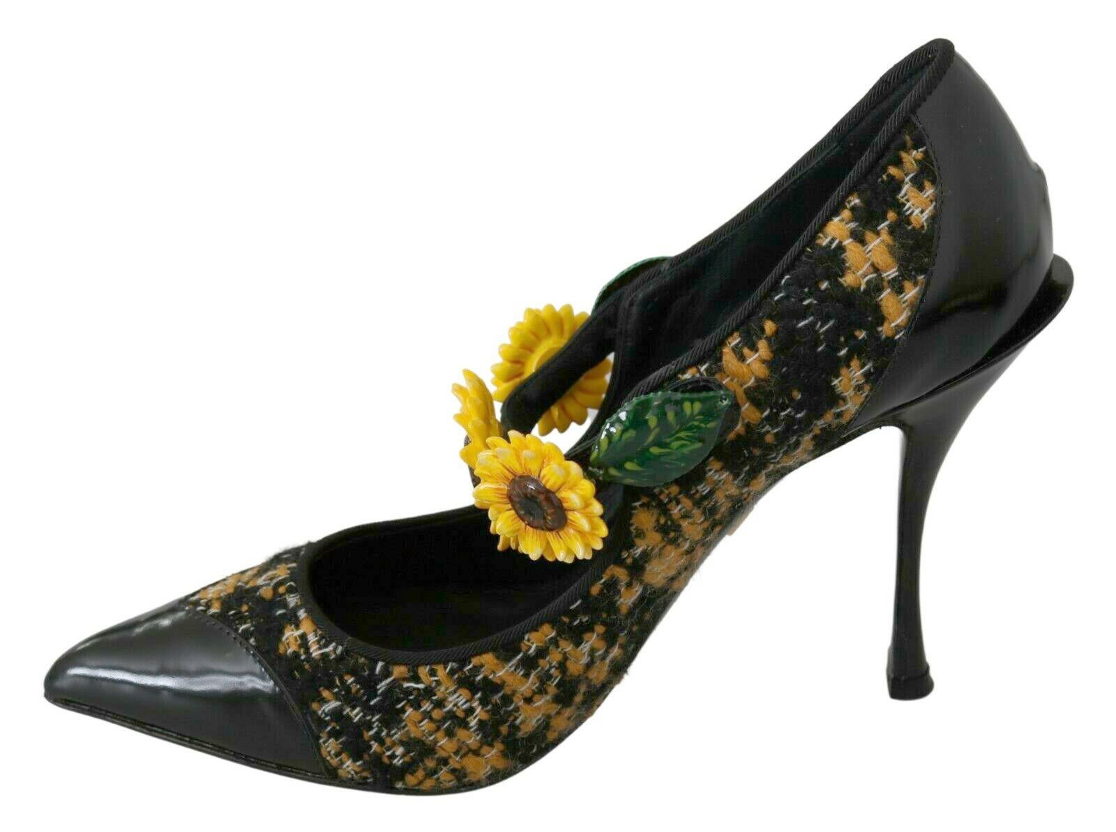  Gorgeous, brand new with tags 100% Authentic Dolce & Gabbana pumps.




Modell: Mary Janes pumps

Color: Black and yellow

Material: Boucle and leather

Sole: Leather
Daisy floral detailing

Logo details

Very high quality and comfort

Made in