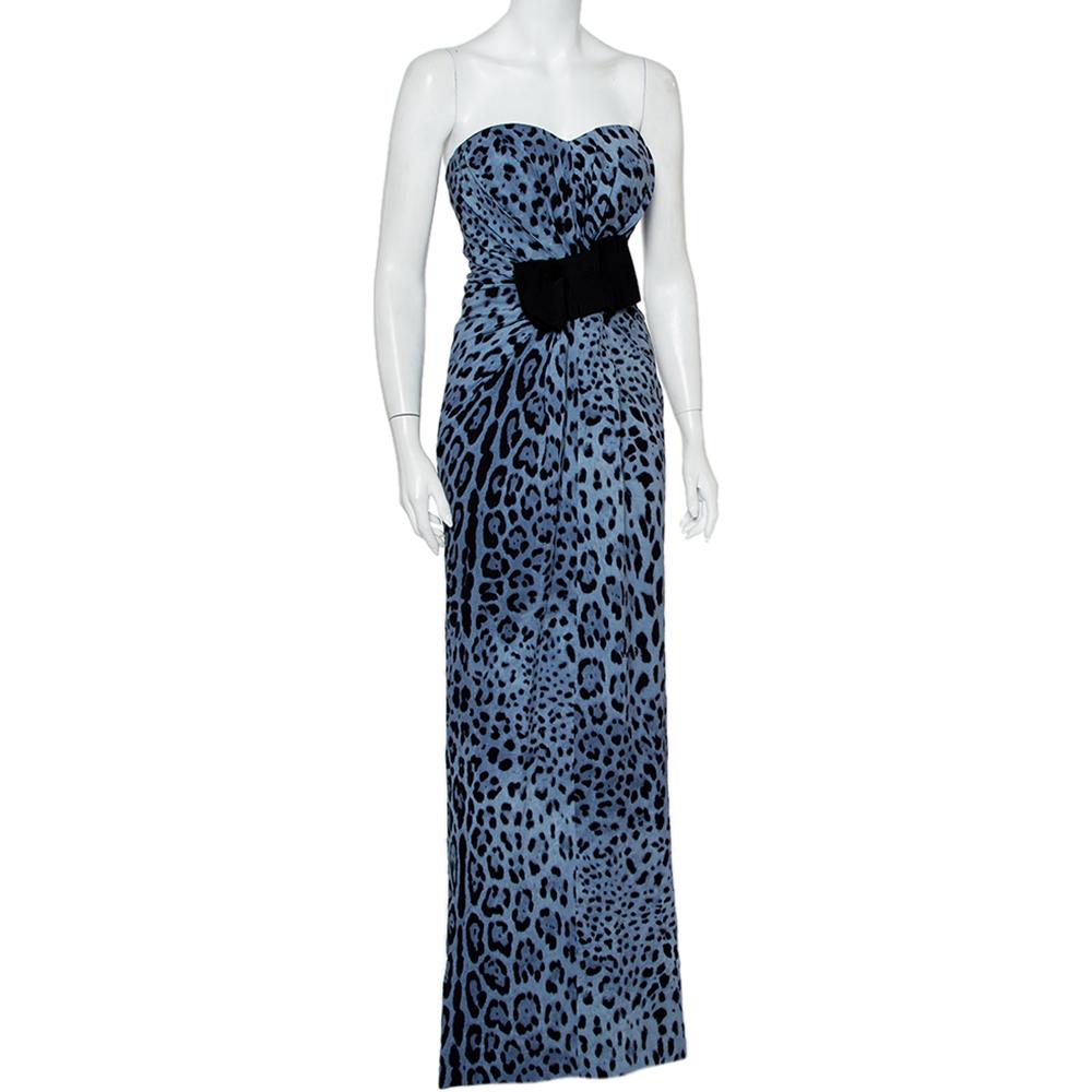 This gorgeous maxi number from Dolce & Gabbana will make sure you make a glamorous style statement! The blue strapless creation features a flattering silhouette and has been styled with a pleated bustier and a wide bow detailing. It flaunts an