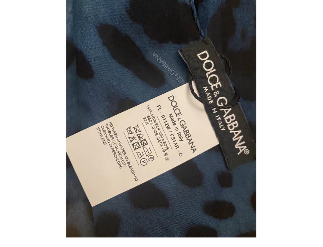 Dolce & Gabbana Sciarpa leopardata in seta blu e nera, coprirsi in spiaggia DG Italia In condizioni Nuovo in vendita a WELWYN, GB