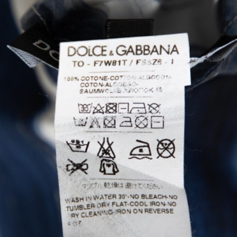 Dolce & Gabbana brings you this gorgeous tunic that has been tailored from quality materials and designed with short sleeves and a brushstroke print in blue. You can wear it with skinny pants and high heels.