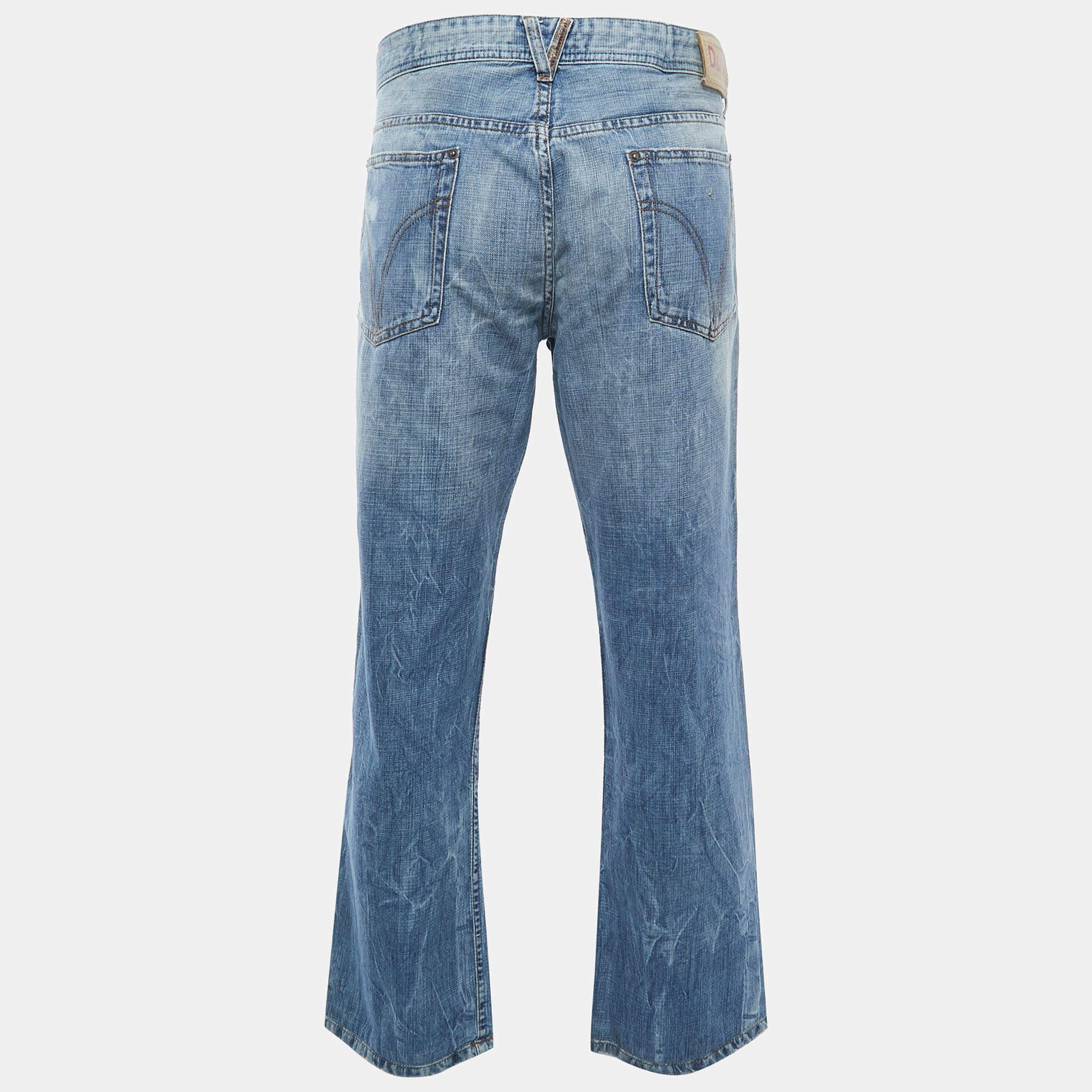 A good pair of jeans always makes the closet complete. This pair of jeans is tailored with such skill and style that it will be your favorite in no time. It will give you a comfortable, stylish fit.

