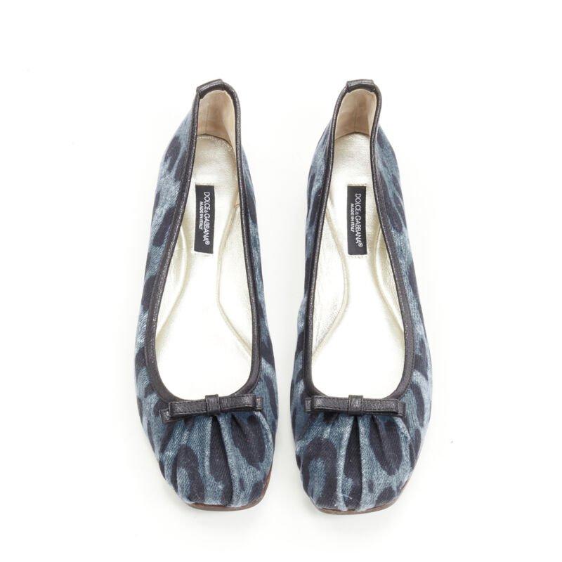 DOLCE GABBANA blue denim leopard leather bow ballerina flats EU36.5
Reference: ANWU/A00187
Brand: Dolce Gabbana
Designer: Domenico Dolce and Stefano Gabbana
Material: Denim
Color: Blue
Pattern: Leopard
Lining:  Leather
Made in: