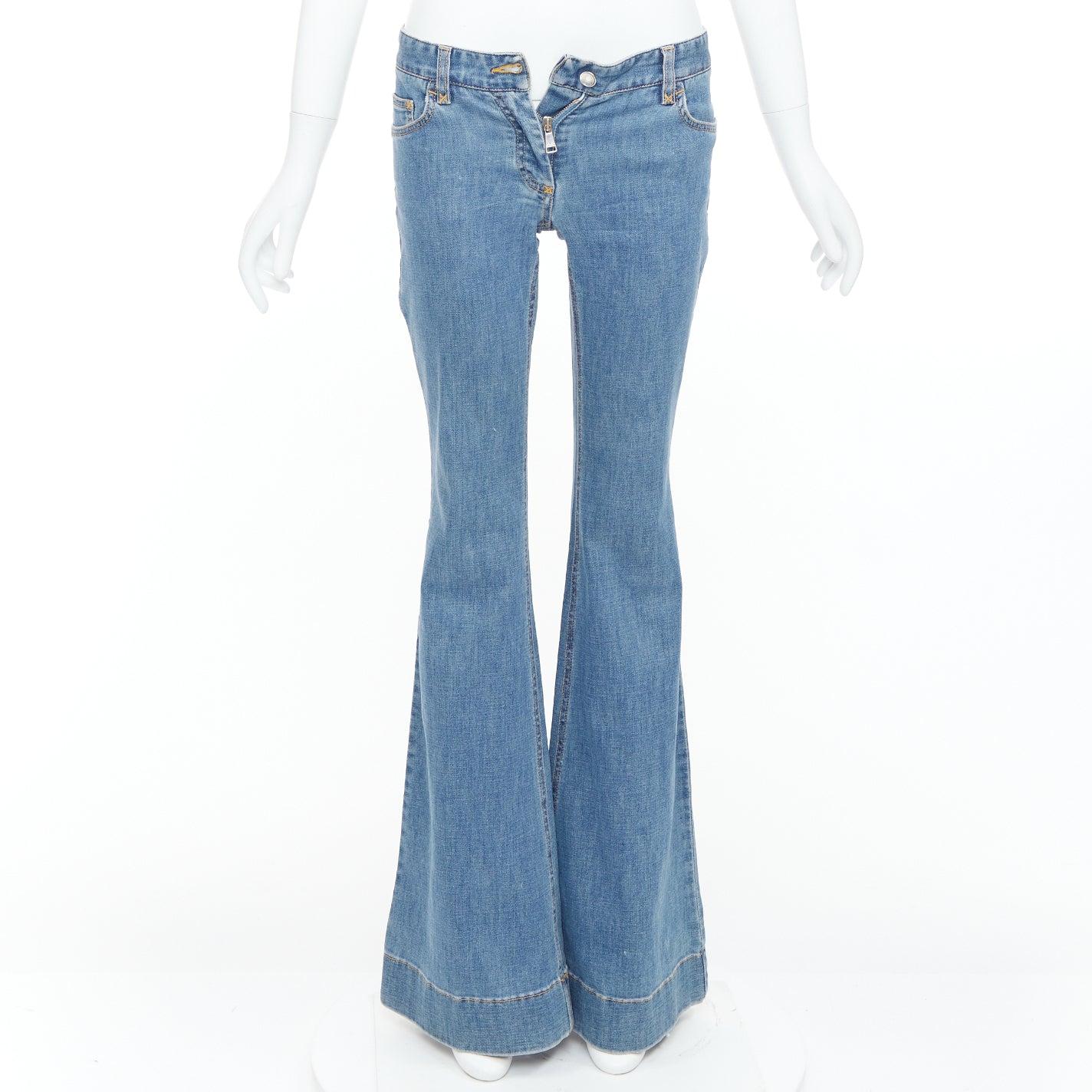 Blu DOLCE GABBANA jeans a campana svasati in denim blu con logo argento e tasca in metallo IT38 XS in vendita