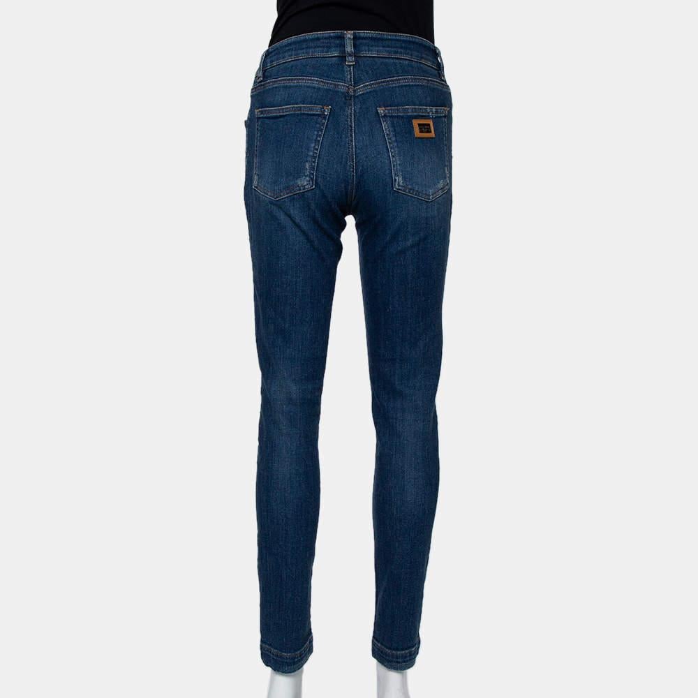 These fabulous jeans come from the house of Dolce & Gabbana. These skinny jeans have been crafted from a cotton blend and come in a lovely shade of blue. They are styled with pockets, zip closure, embroidery detailing at the back, and a good fit.

