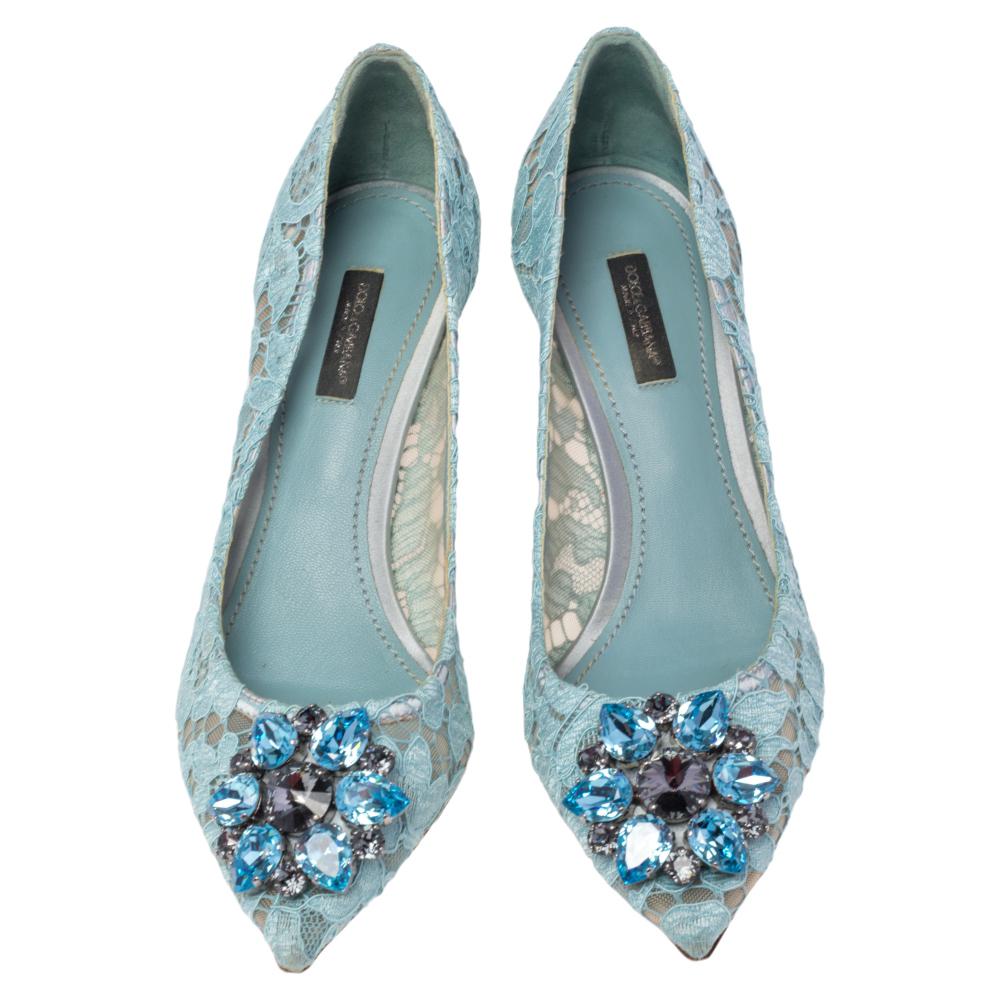 Dolce & Gabbana Blue Lace Bellucci Pointed Toe Pumps Size 38 In Good Condition In Dubai, Al Qouz 2
