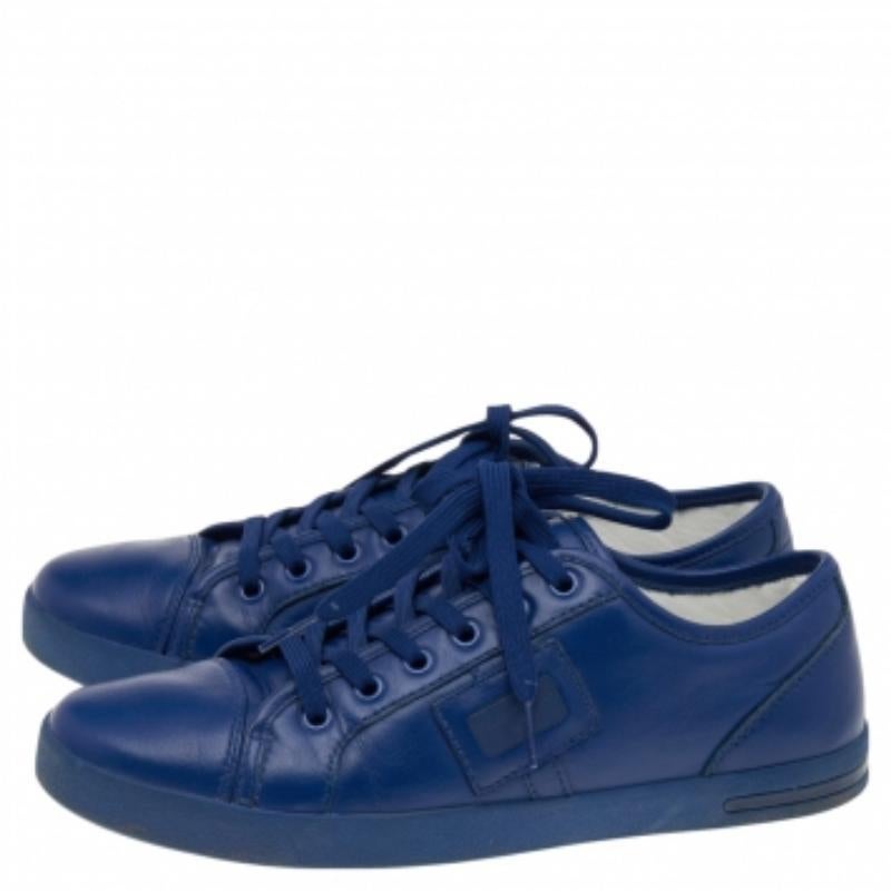 Queste sneakers di Dolce & Gabbana offrono il massimo del comfort. Sono state progettate con un profilo basso in pelle. Rifinite con l'allacciatura e la targhetta con il logo ai lati, sono perfette per essere indossate tutto il giorno.