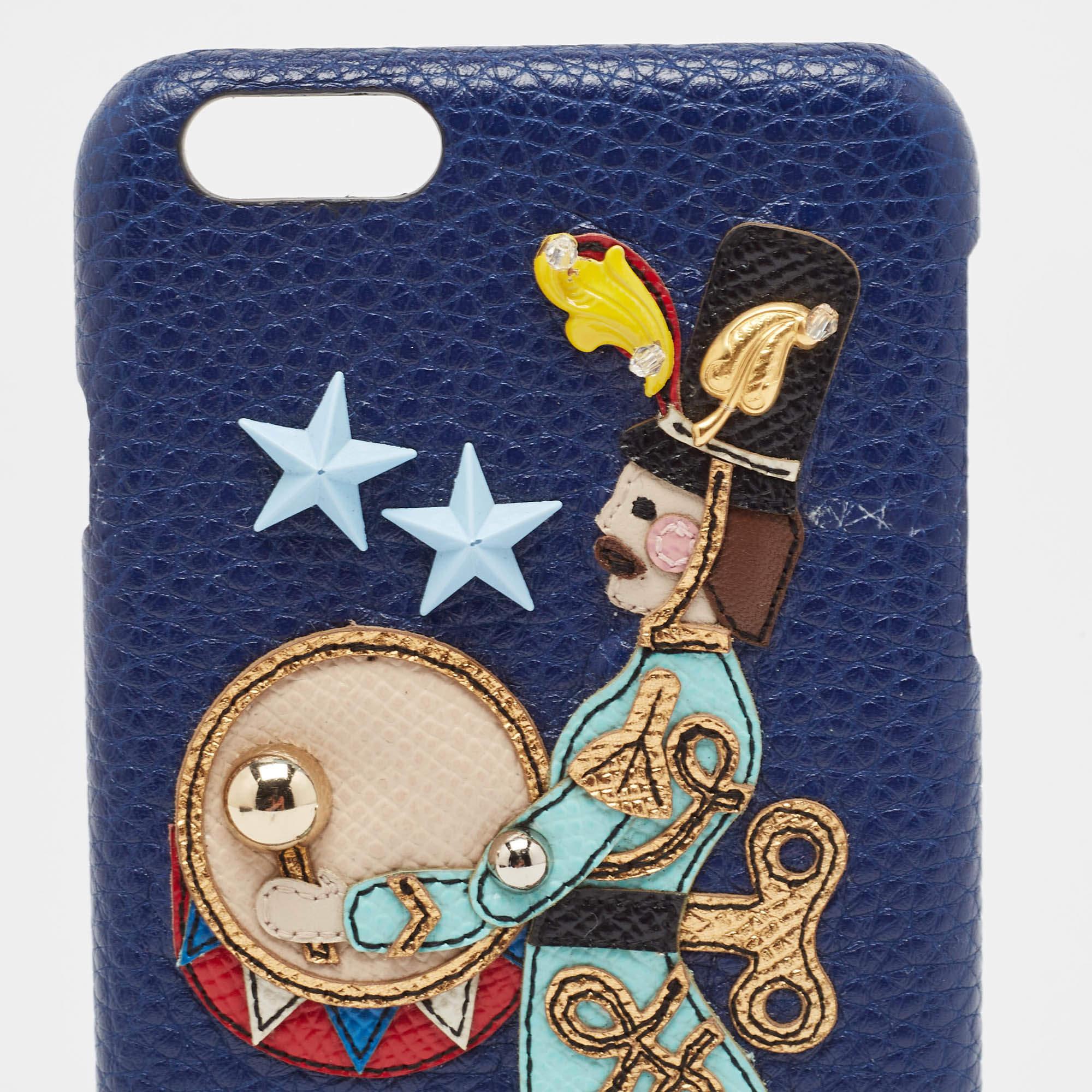 Blu Dolce & Gabbana Custodia per iPhone 6 in pelle blu con decorazioni a forma di nocciola in vendita