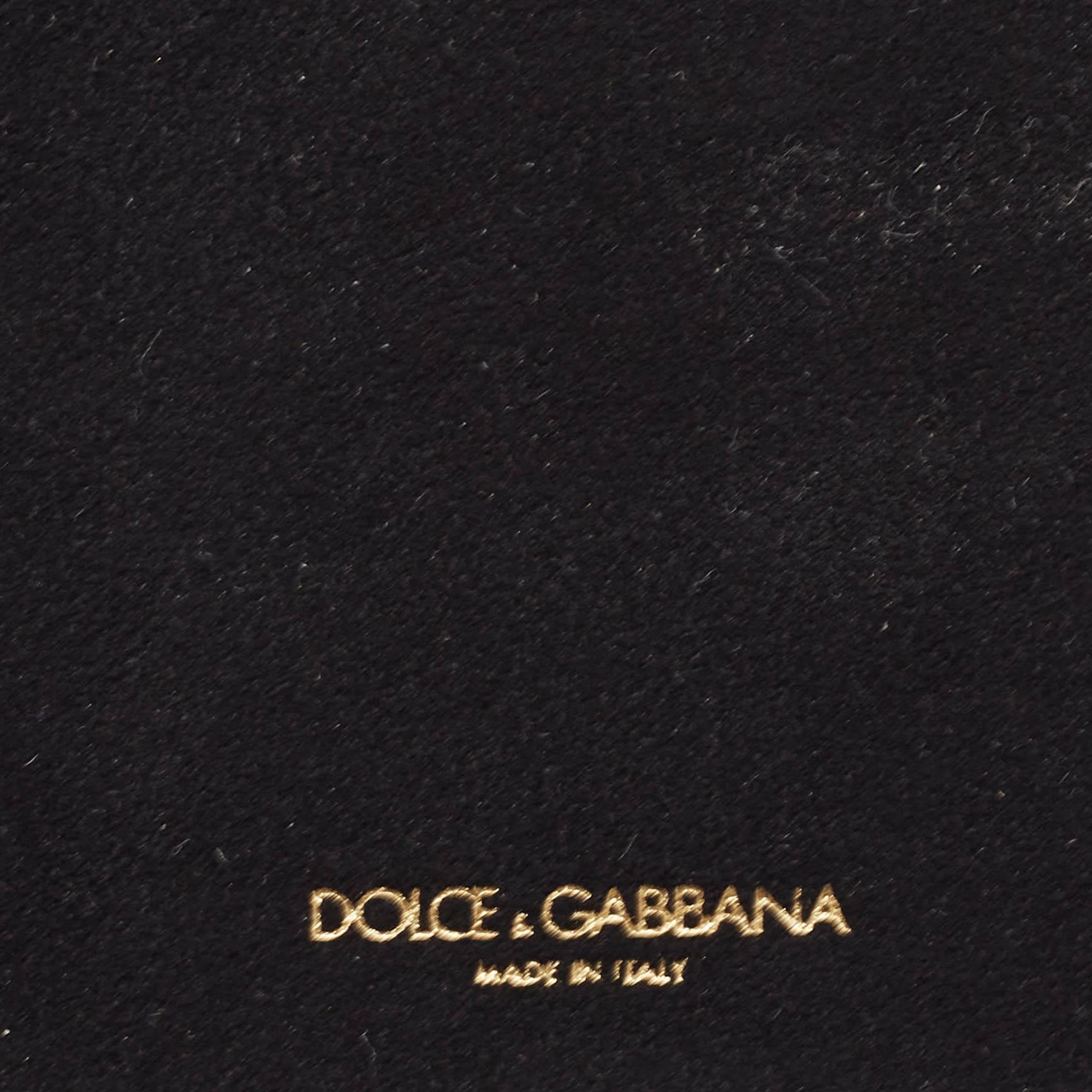 Dolce & Gabbana Custodia per iPhone 6 in pelle blu con decorazioni a forma di nocciola In condizioni ottime in vendita a Dubai, Al Qouz 2