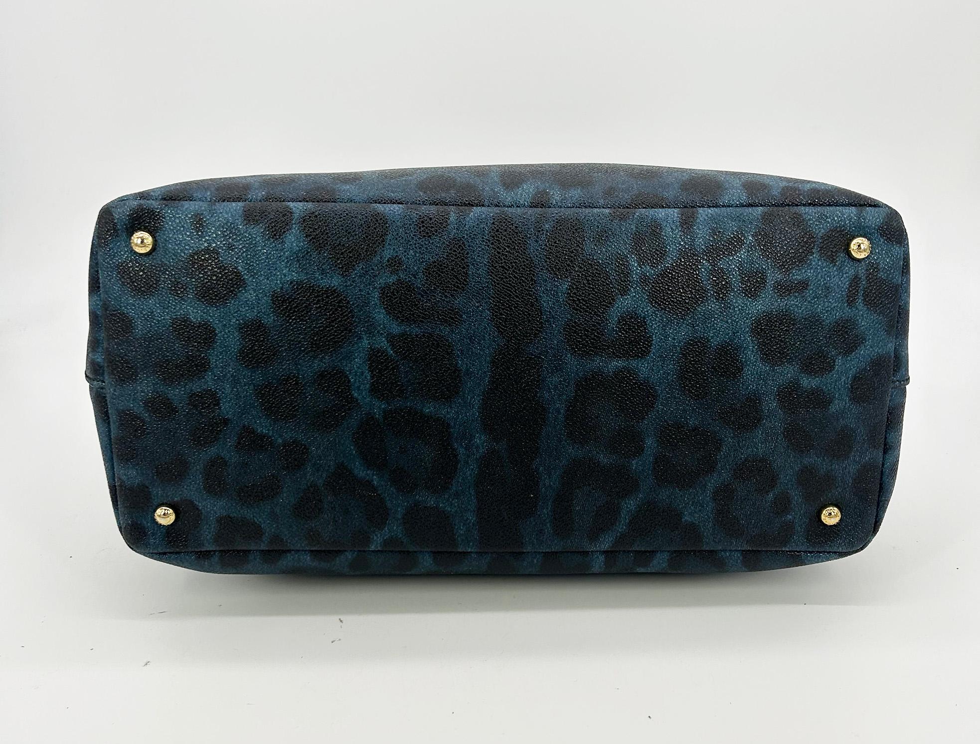 Dolce & Gabbana Fourre-tout en toile enduite imprimé léopard bleu Excellent état - En vente à Philadelphia, PA