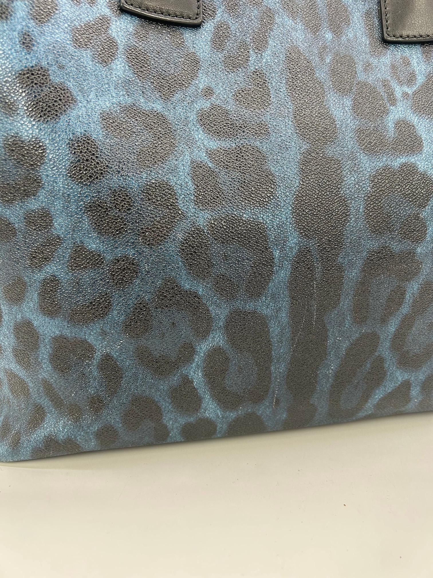 Dolce & Gabbana Fourre-tout en toile enduite imprimé léopard bleu Pour femmes en vente
