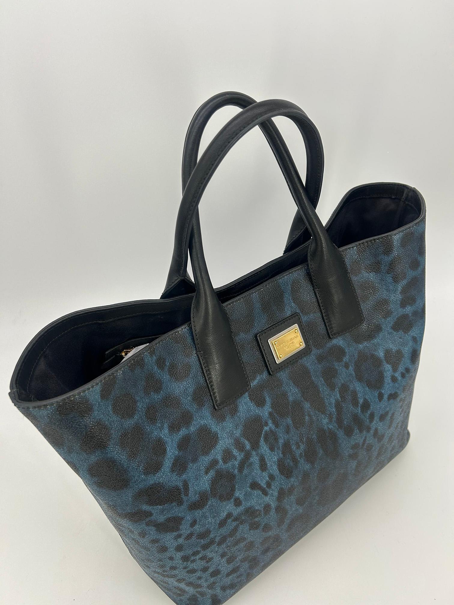 Dolce & Gabbana Fourre-tout en toile enduite imprimé léopard bleu en vente 3
