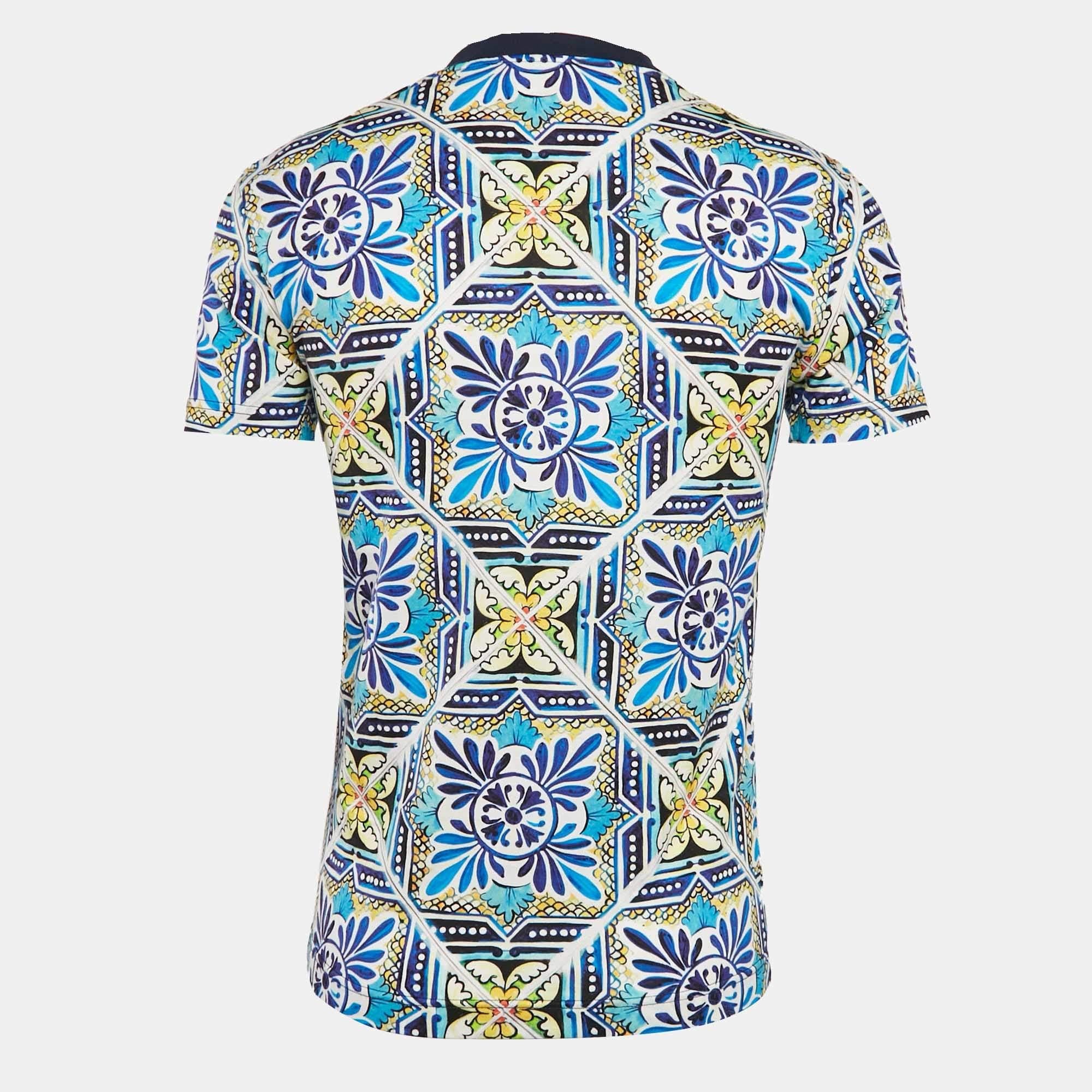 A perfect combination of comfort  luxury  and style  this designer t shirt is a must have piece Made from quality materials  the creation can be styled with denim pants and sneakers for a cool look.