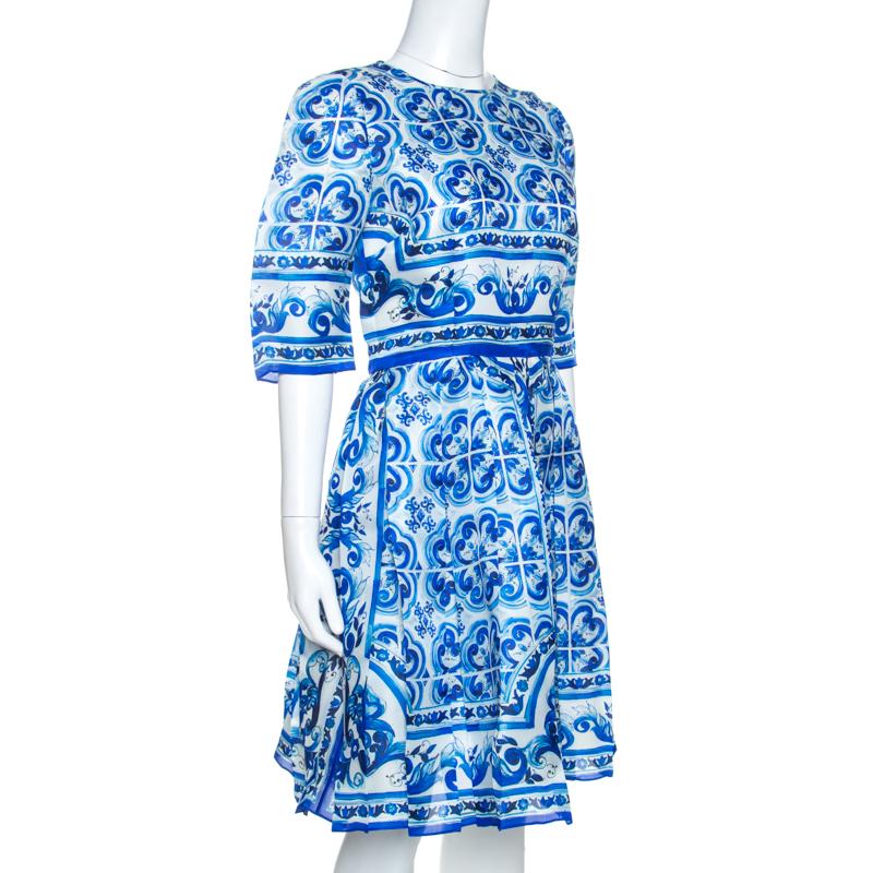 Look effortlessly stylish in this fabulous Dolce & Gabbana dress. Crafted from silk, it comes in a stunning blue Majolica print. The dress has a lovely silhouette and features short sleeves, fitted waist and zip closure. A perfect balance of comfort
