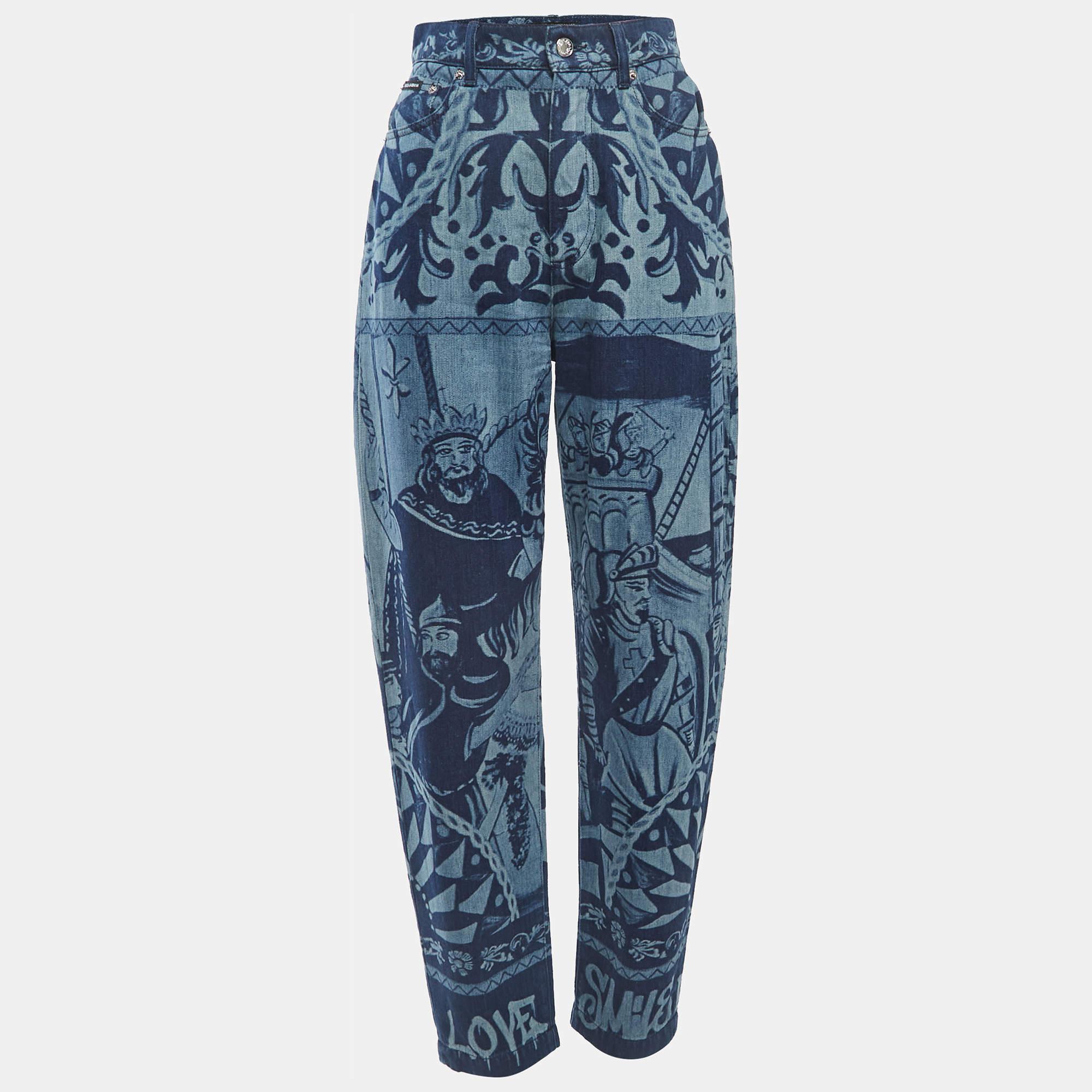 These Dolce & Gabbana jeans are a must-have wardrobe essential. These high-waist boyfriend jeans can be dressed both up and down for looks that are either casual and comfy or chic and fashionable.

