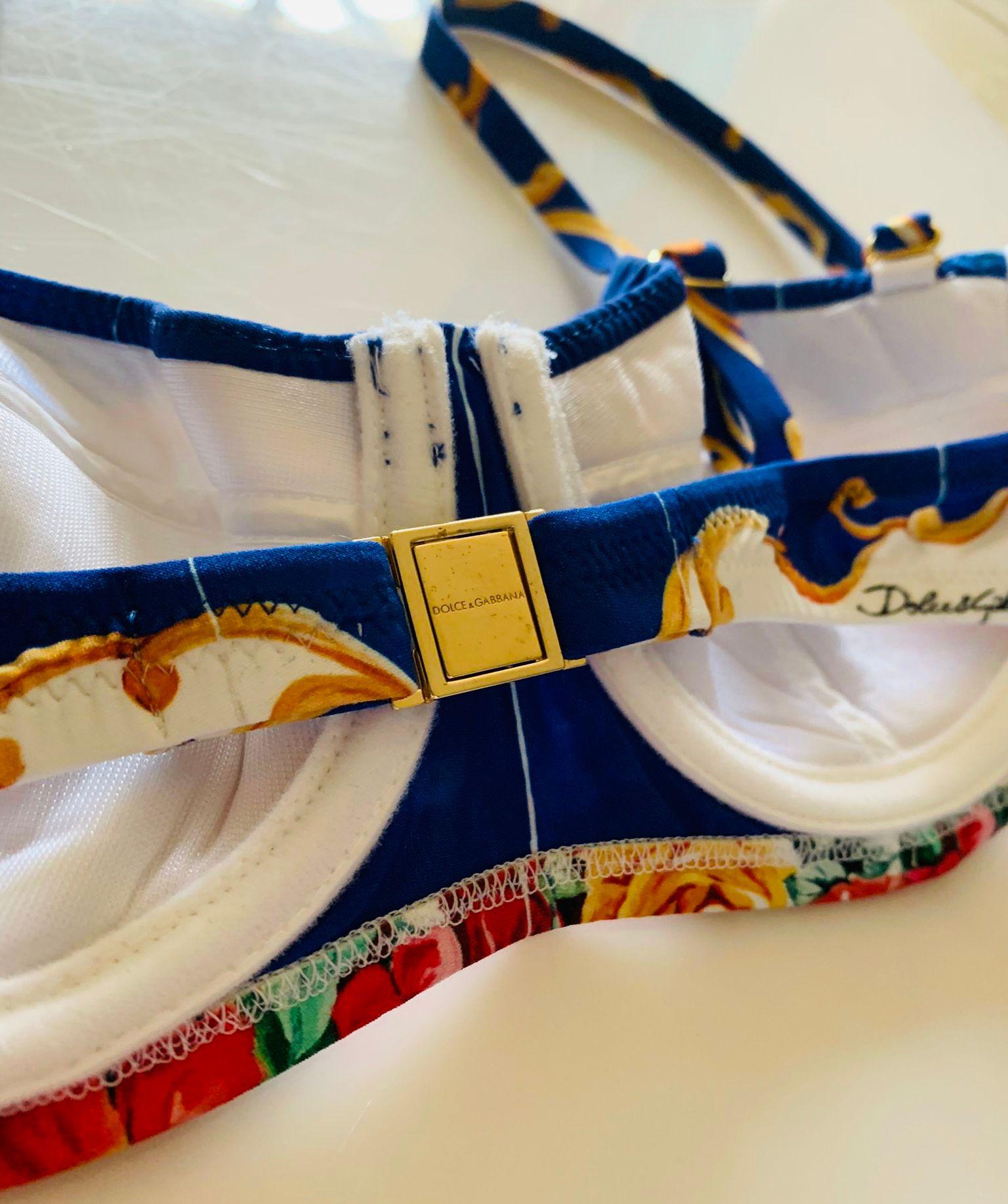 Dolce & Gabbana Blaue, rote Rosen, geblümte Vase, Bikini-Badeanzug, Bademode im Zustand „Neu“ im Angebot in WELWYN, GB