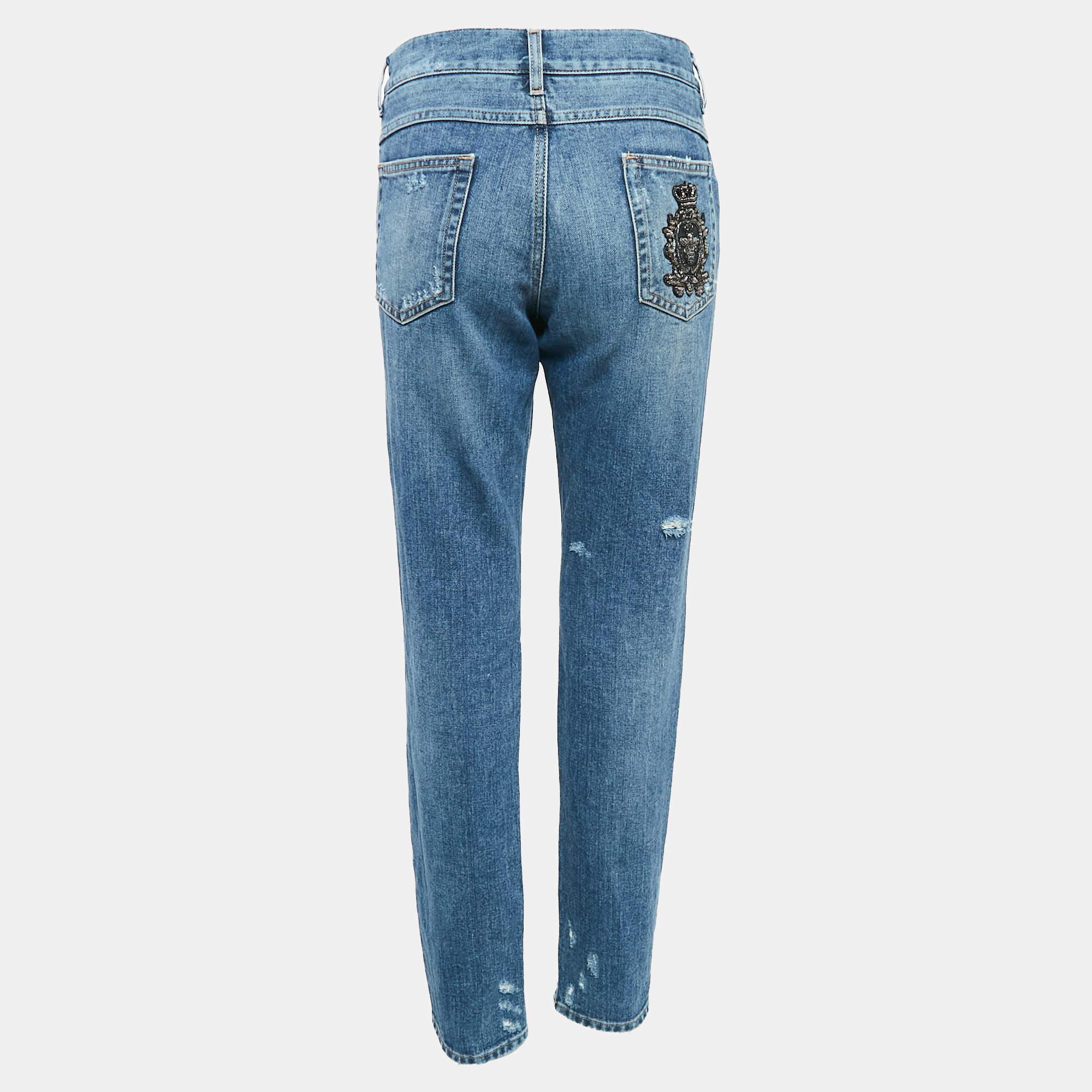 Scegli questi jeans di Dolce & Gabbana e sentiti assolutamente alla moda. Sono stati sapientemente cuciti utilizzando tessuti di alta qualità e sfoggiano una vestibilità superba. Abbina questi jeans alle tue sneakers preferite mentre esci per la