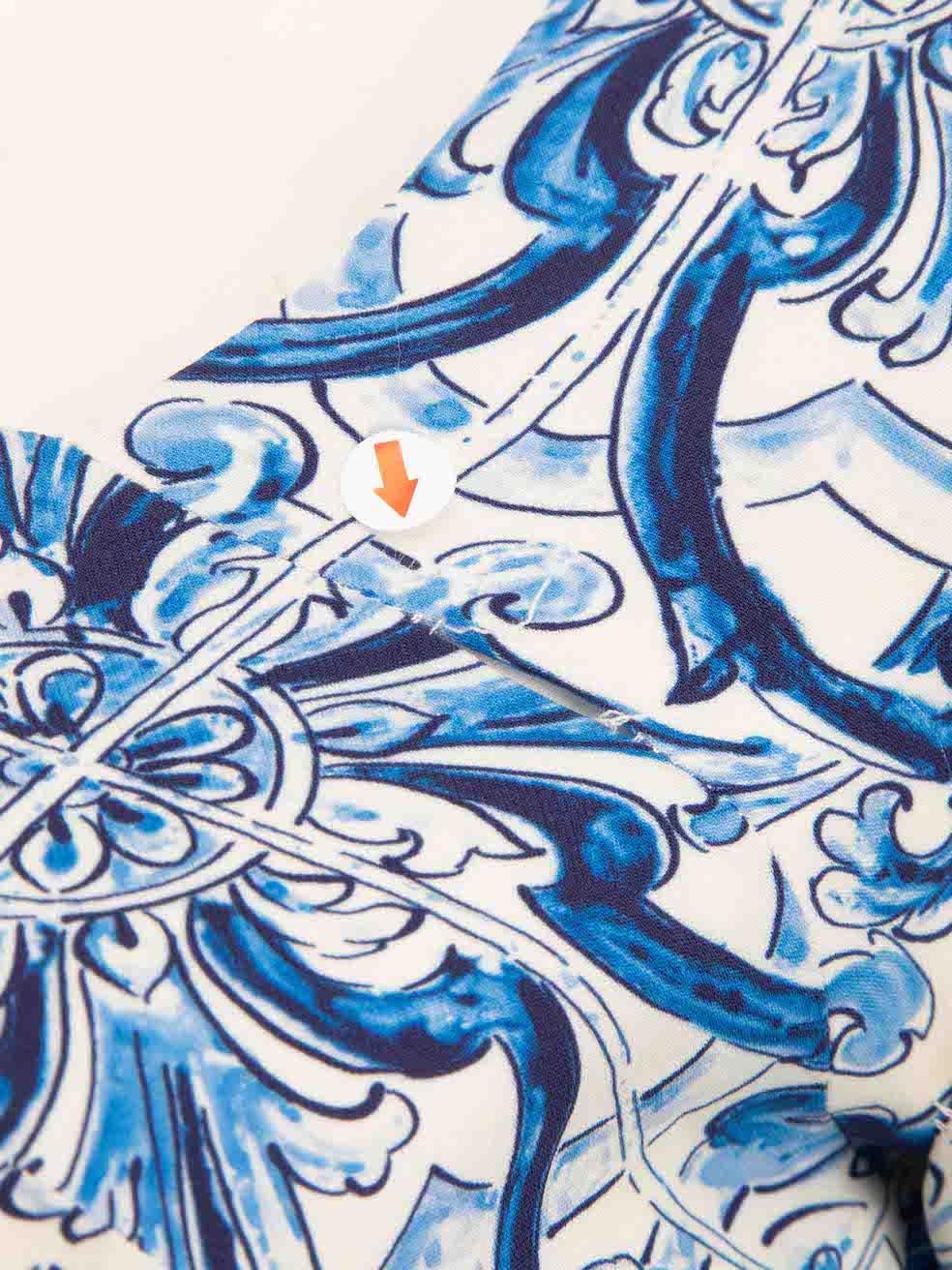 Dolce & Gabbana - Robe midi en soie bleue à imprimé majolique, taille S en vente 3