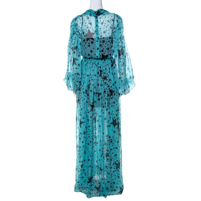 This modernistic dress from the house of Dolce & Gabbana features a pretty design making it a must-have piece in your closet. Arrive in great style dressed in this charming blue dress. Crafted with smooth cotton and silk blend, this dress puts you