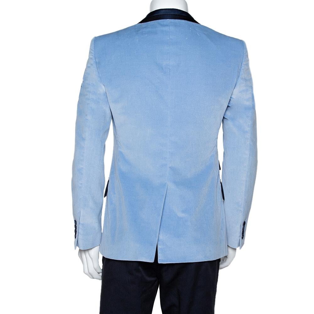 Make a style statement with a touch of luxury at any formal gathering in this comfortable jacket from Dolce & Gabbana. It comes tailored from blue velvet and designed with contrasting lapels, a front button fastening and pockets.

Includes: Price Tag
