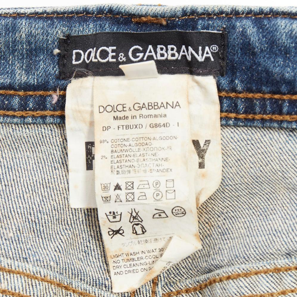 DOLCE GABBANA vaqueros con placa del logotipo azul lavado envejecido mate IT40 S en venta 3