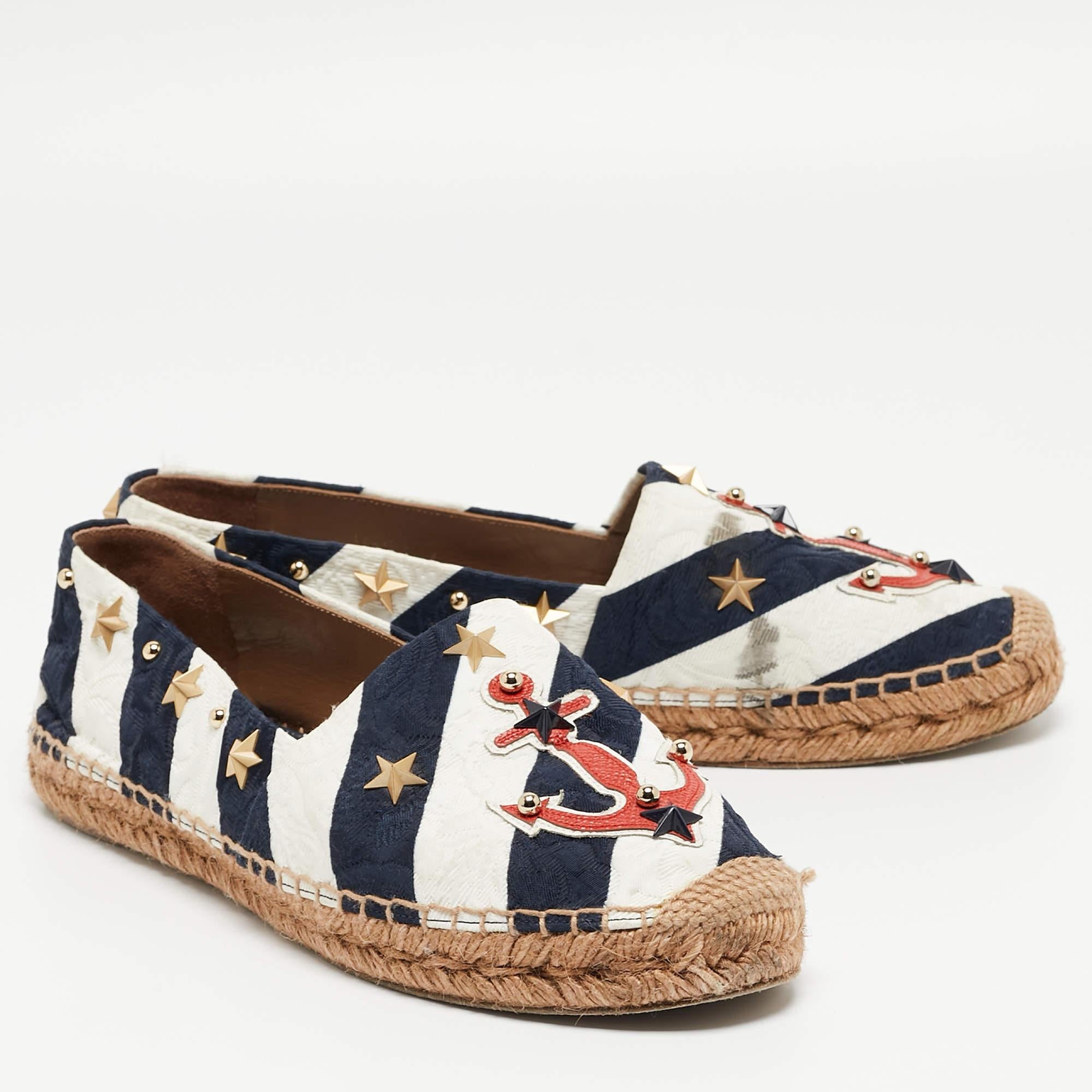 Dolce & Gabbana - Espadrilles plates en toile bleu/blanc, taille 40 Bon état - En vente à Dubai, Al Qouz 2