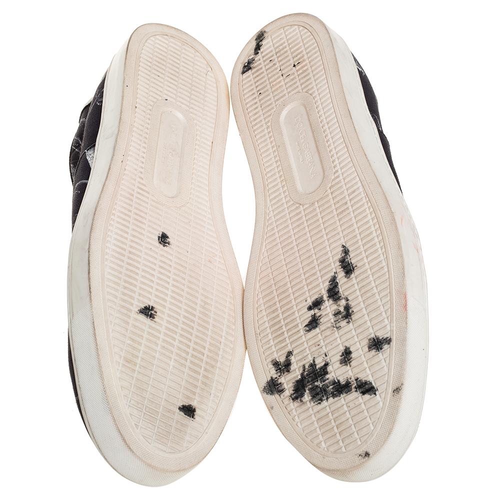 Dolce & Gabbana Blue/White Owl Print Canvas Slip On Sneakers Size 44 In Good Condition In Dubai, Al Qouz 2