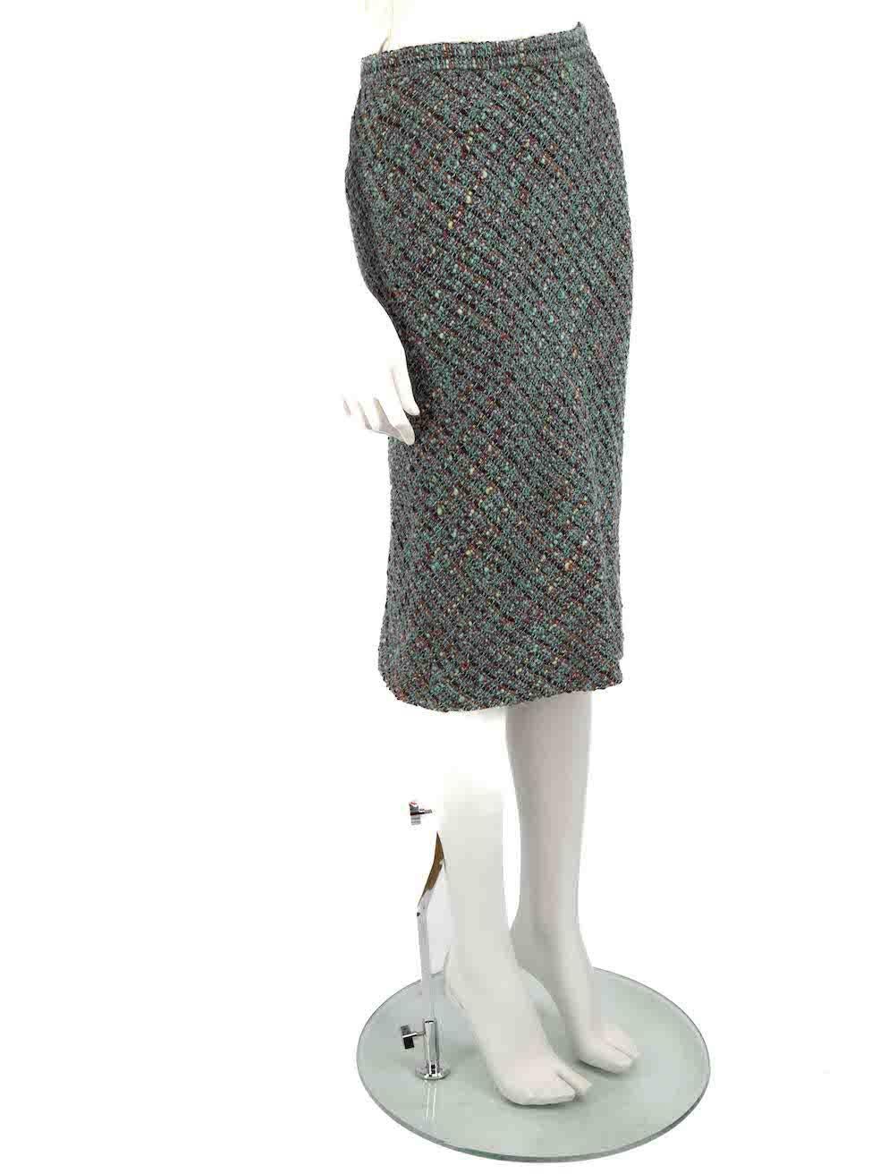 CONDITION is Very good. Minimal wear to skirt is evident. Some stretching to the weave at hem on this used Dolce & Gabbana designer resale item.
 
 Details
 Blue
 Wool tweed
 Pencil skirt
 Midi
 Side zip and snap button fastening
 
 
 Made in Italy
