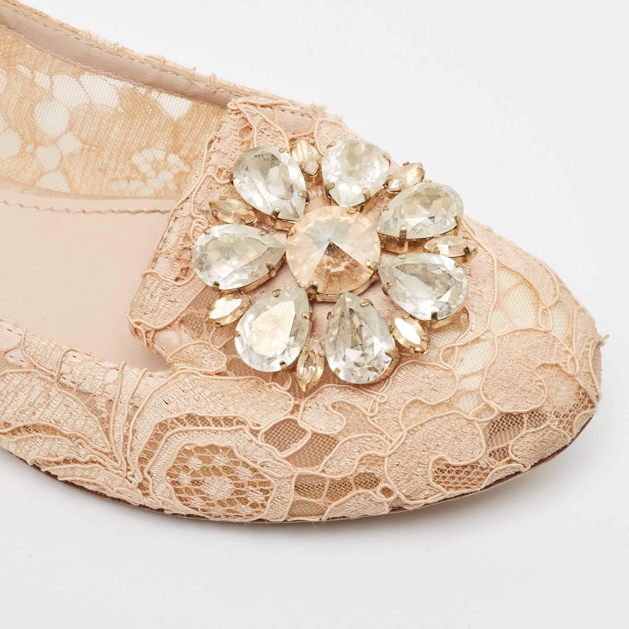 Dolce & Gabbana Blush Pink Lace Crystal Embellished Ballet Flats Size 37.5 For Sale 3