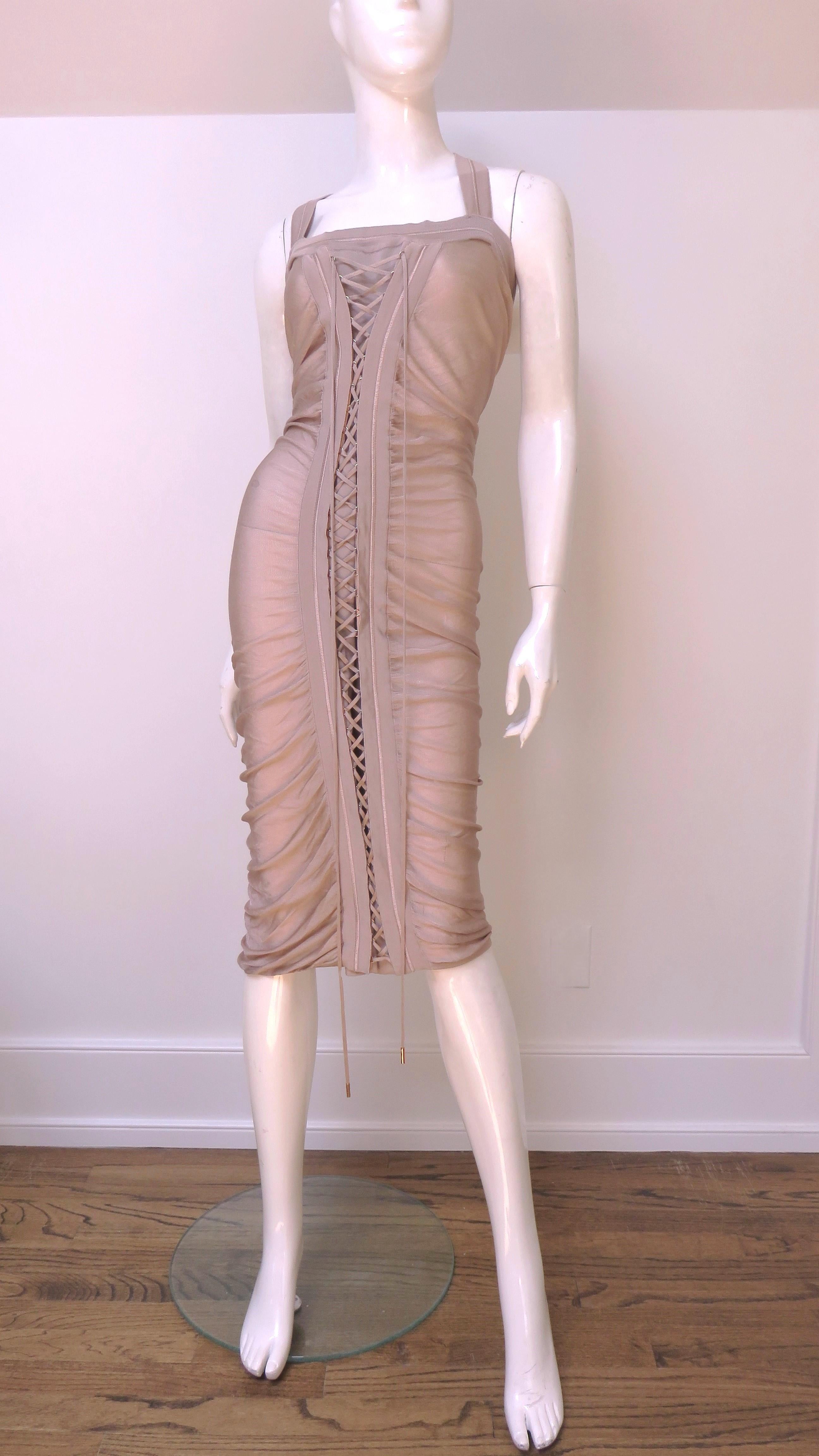 Dolce & Gabbana - Robe en soie blush avec laçage en vente 5