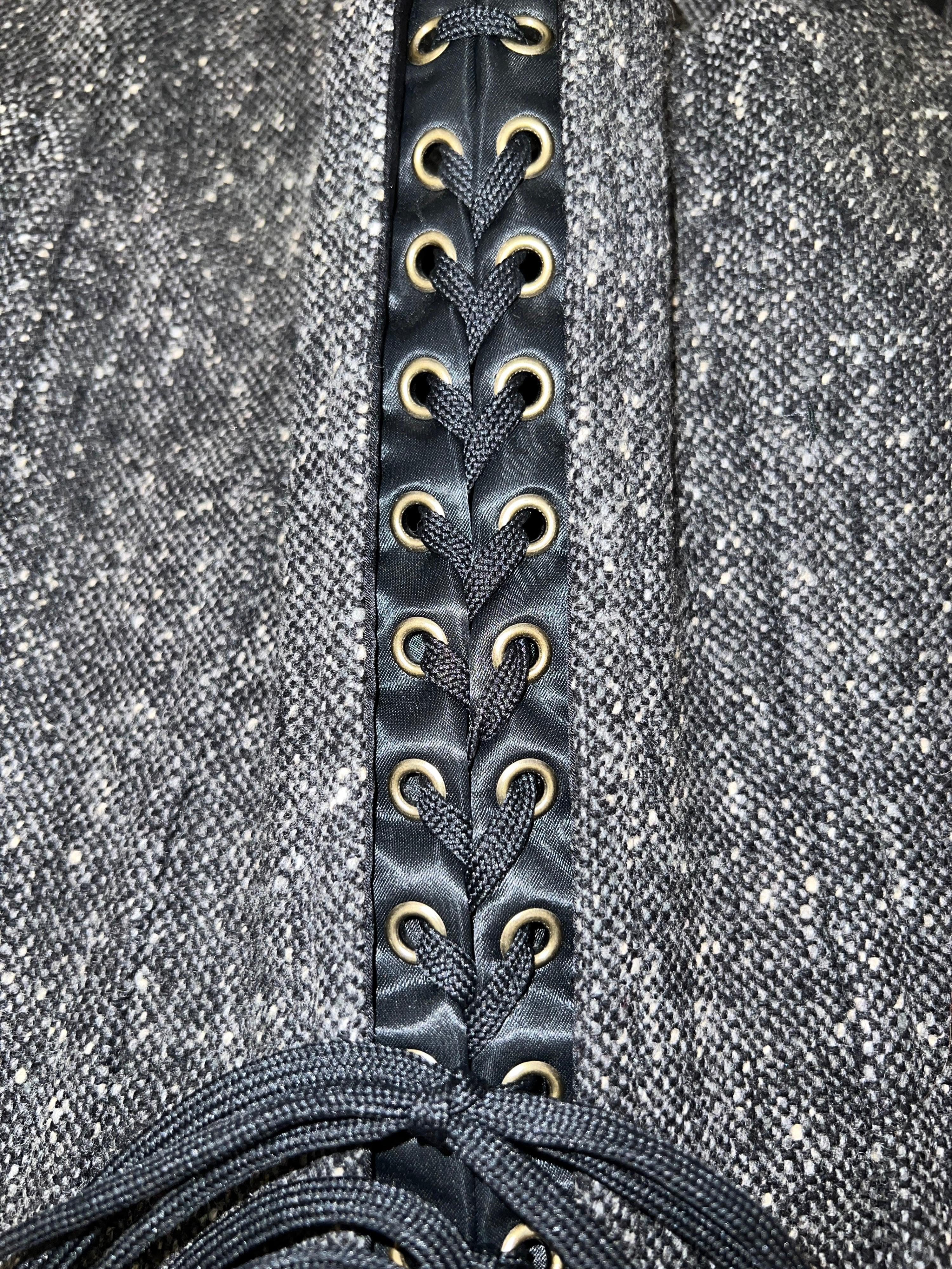 Dolce & Gabbana - Robe corset en tweed à lacets et sablier avec bordure en cuir 44 en vente 5