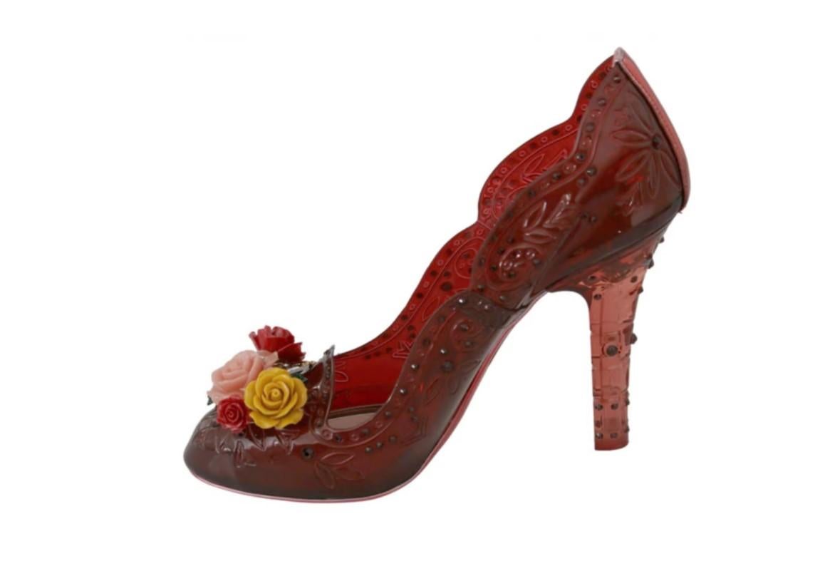  Gorgeous brand new with tags, 100% Authentic Dolce & Gabbana Heels Pumps.




Model: Cinderella Heels Pumps

Material: PVC and leather
Color: Bordeaux

Red crystals

Rubber sole
Logo details
Made in Italy




Size: EU39 / UK6.5 / US8.5




This