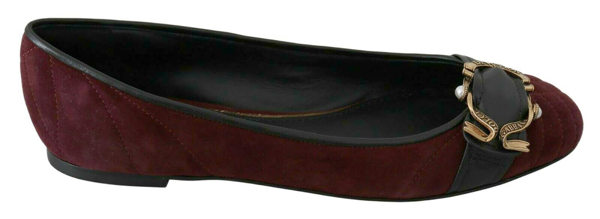 Gorgeous brand new with tags, 100% Authentic Dolce & Gabbana Shoes.




Model: Ballerina flats

Color: Bordeaux 

Material: Suede

Sole: Leather
Logo details
Made in Italy




Size: EU39 / UK6.5 / US8.5




Dolce & Gabbana box, tags