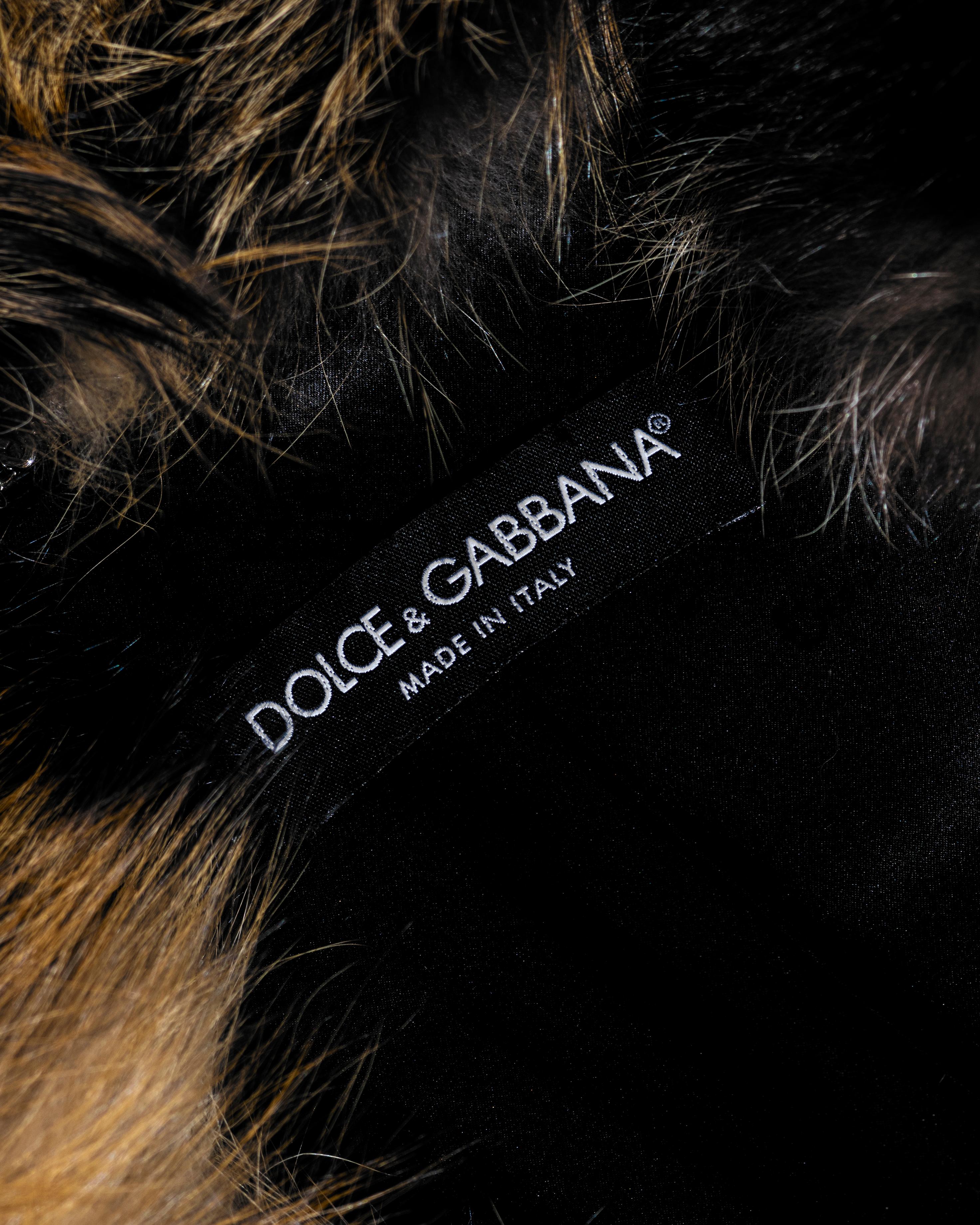 Abrigo de noche Dolce & Gabbana brocado y piel de zorro adornada con cristales, fw 2004 12