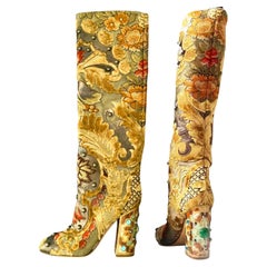 Dolce & Gabbana Overknee-Stiefel aus Brokat-Stoff mit Juwelenbesatz Größe 39 IT