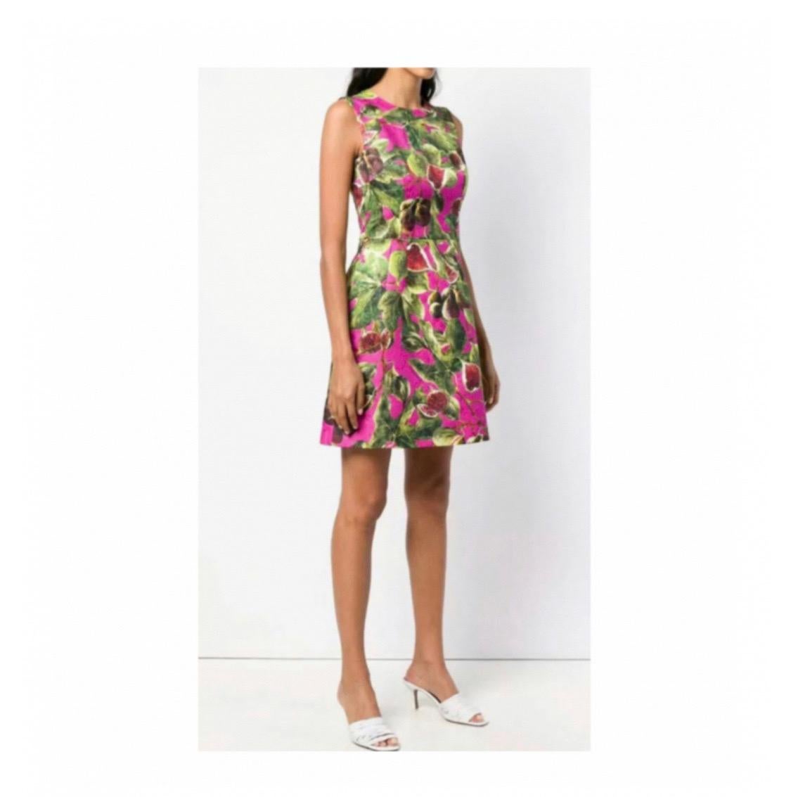 Brown Dolce & Gabbana brocade Figs
Printed mid length dress For Sale