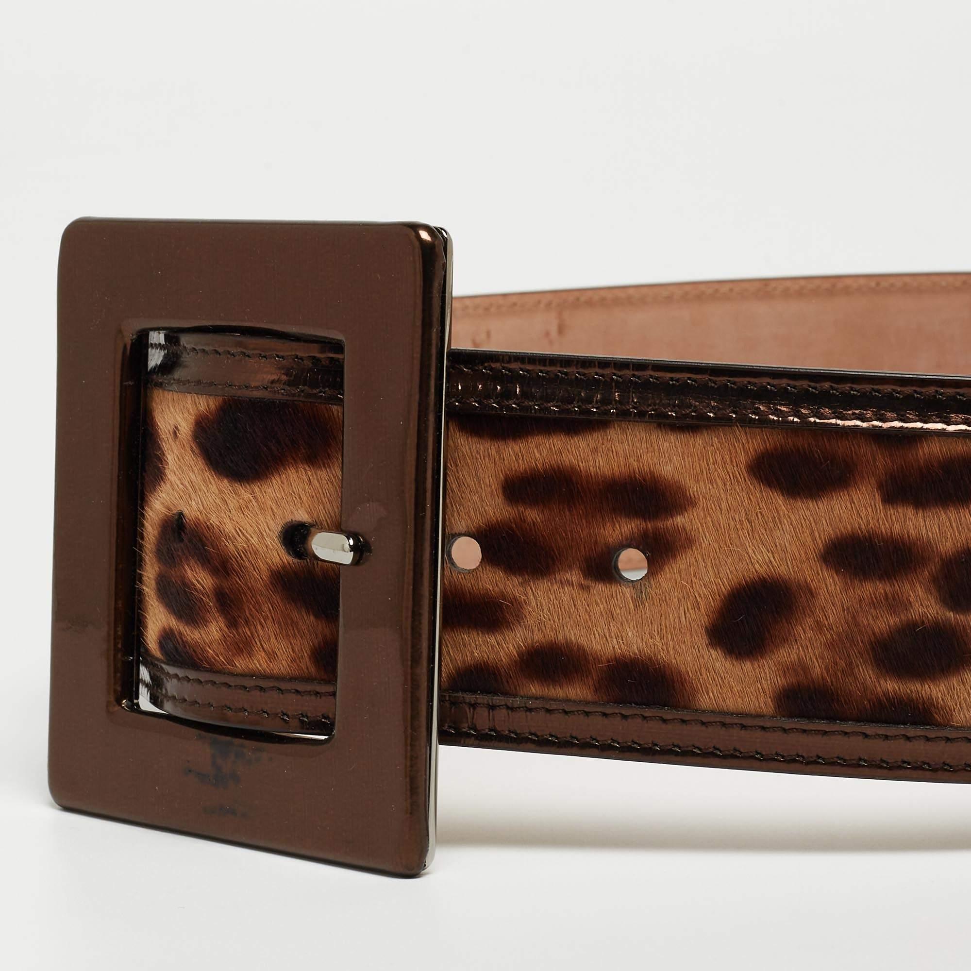 Belts are always a good option to add to your collection. Take your styling game a level up with this belt from Dolce & Gabbana. It is crafted from calfhair & patent leather, and it has a pin buckle.