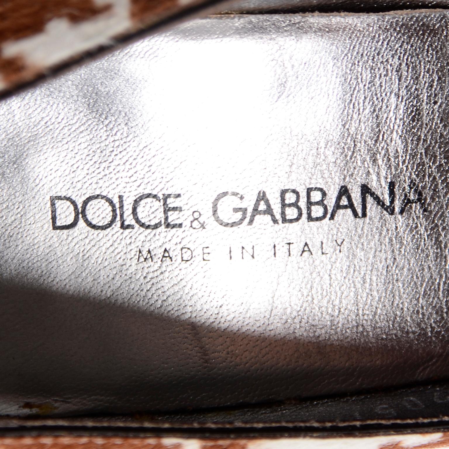 Dolce & Gabbana - Escarpins pied-de-poule marron et blancs avec bout rond et talons évasés en vente 7