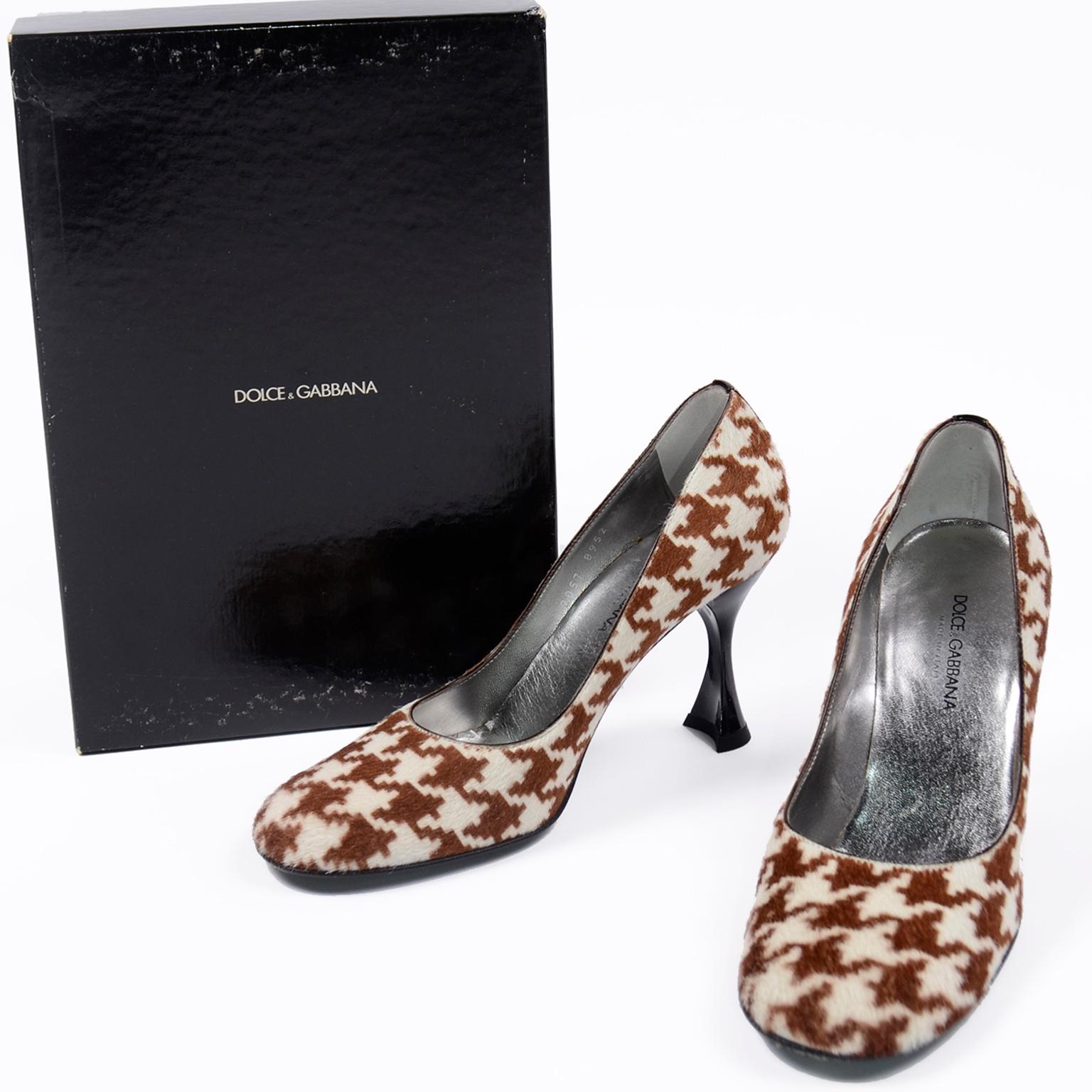 We love these Dolce & Gabbana shoes! These fabulous pony fur houndstooth heels have round toes and really unique flared heels. These great shoes were made in Italy and are labeled size 36 1/2.

BALL WIDTH: 3 1/4