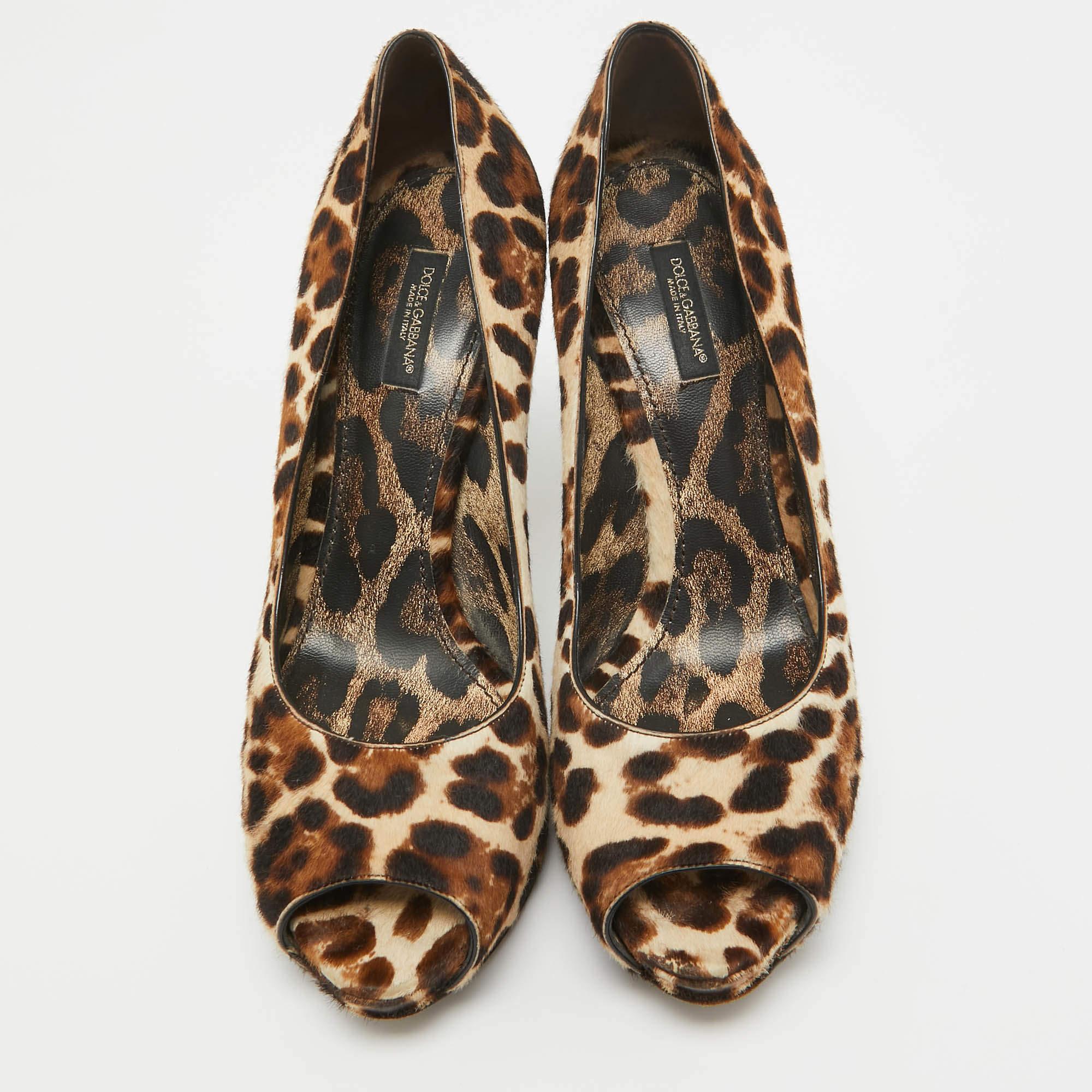 Dolce & Gabbana Brown/Beige Kalbshaar Peep Toe Pumps Größe 39 (Braun) im Angebot