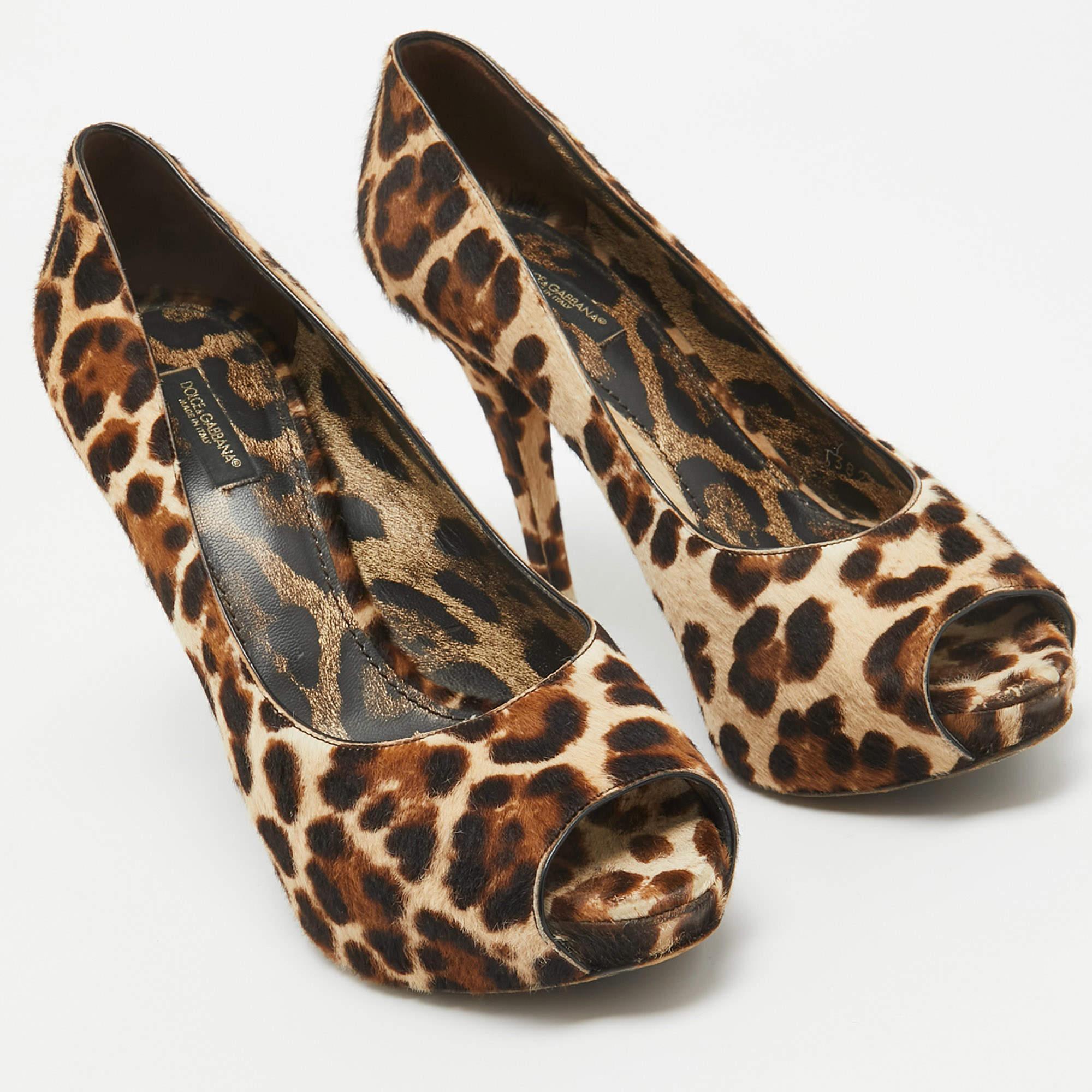 Dolce & Gabbana Brown/Beige Kalbshaar Peep Toe Pumps Größe 39 im Zustand „Gut“ im Angebot in Dubai, Al Qouz 2