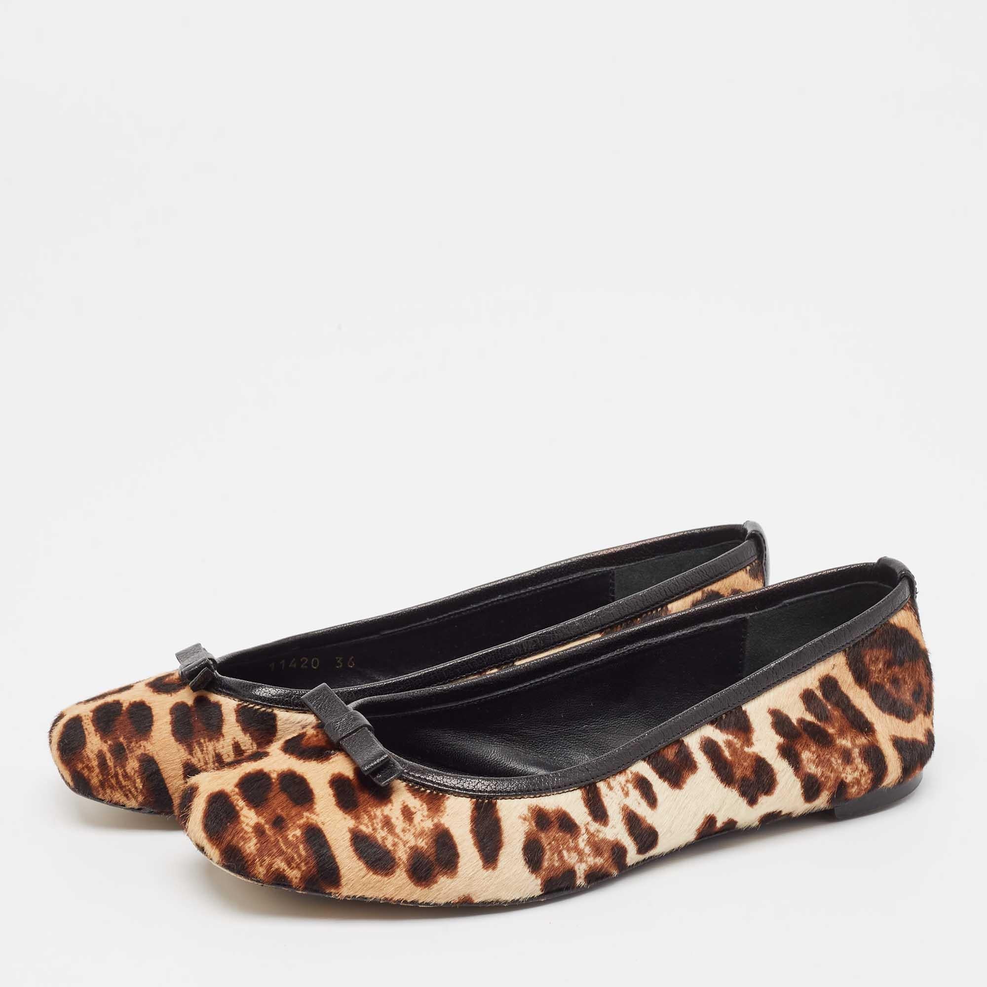 These well crafted Dolce and Gabbana ballet flats have got you covered for all day plans. They come in a classy design  and they look great on the feet.
