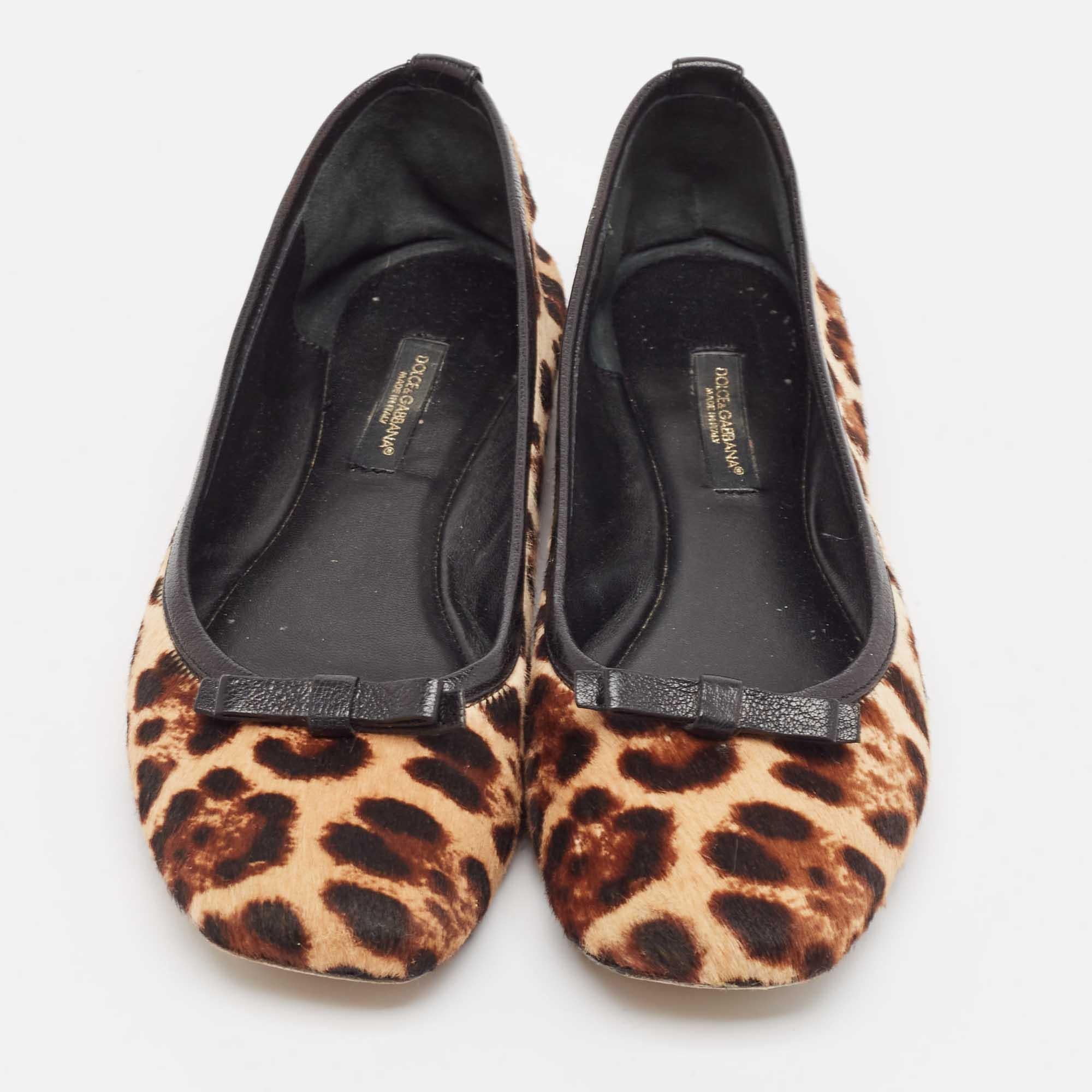 Black Dolce & Gabbana Brown/Beige Leopard Print Calf Hair Ballet Flats Size 36 For Sale