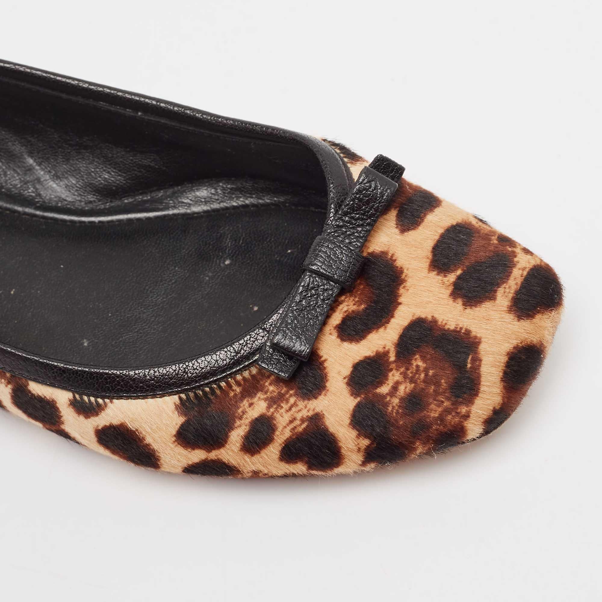 Dolce & Gabbana Brown/Beige Leopard Print Calf Hair Ballet Flats Size 36 For Sale 2