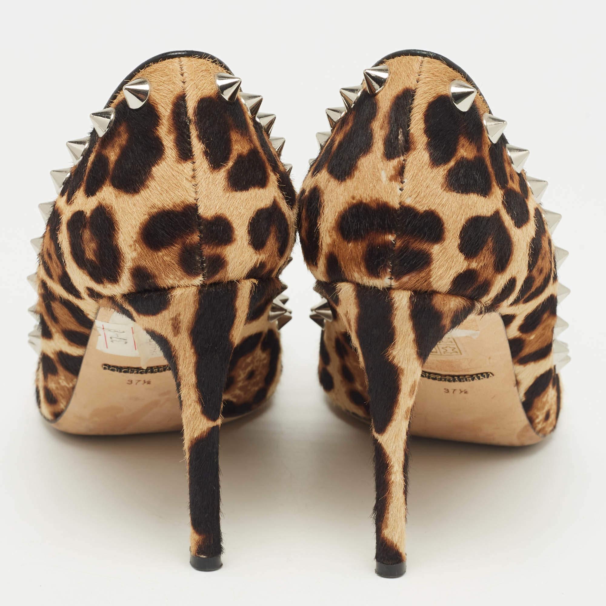 Donna Dolce & Gabbana Marrone/Beige Leopard Print Calf Hair Studded Pumps Taglia 37.5 in vendita