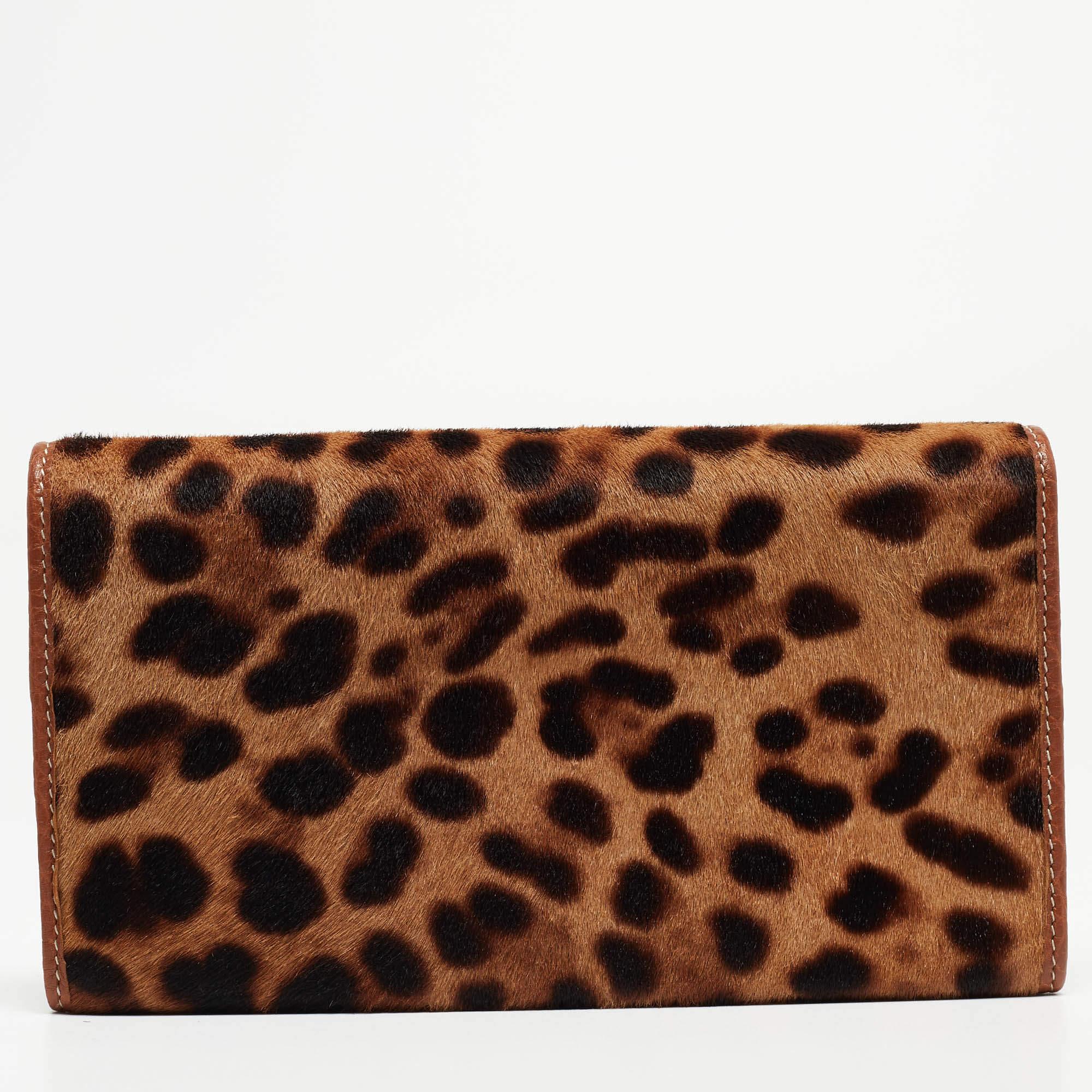 Dolce & Gabbana Brown/Beige Leopard Print Calfhair Double Continental Wallet In Good Condition For Sale In Dubai, Al Qouz 2
