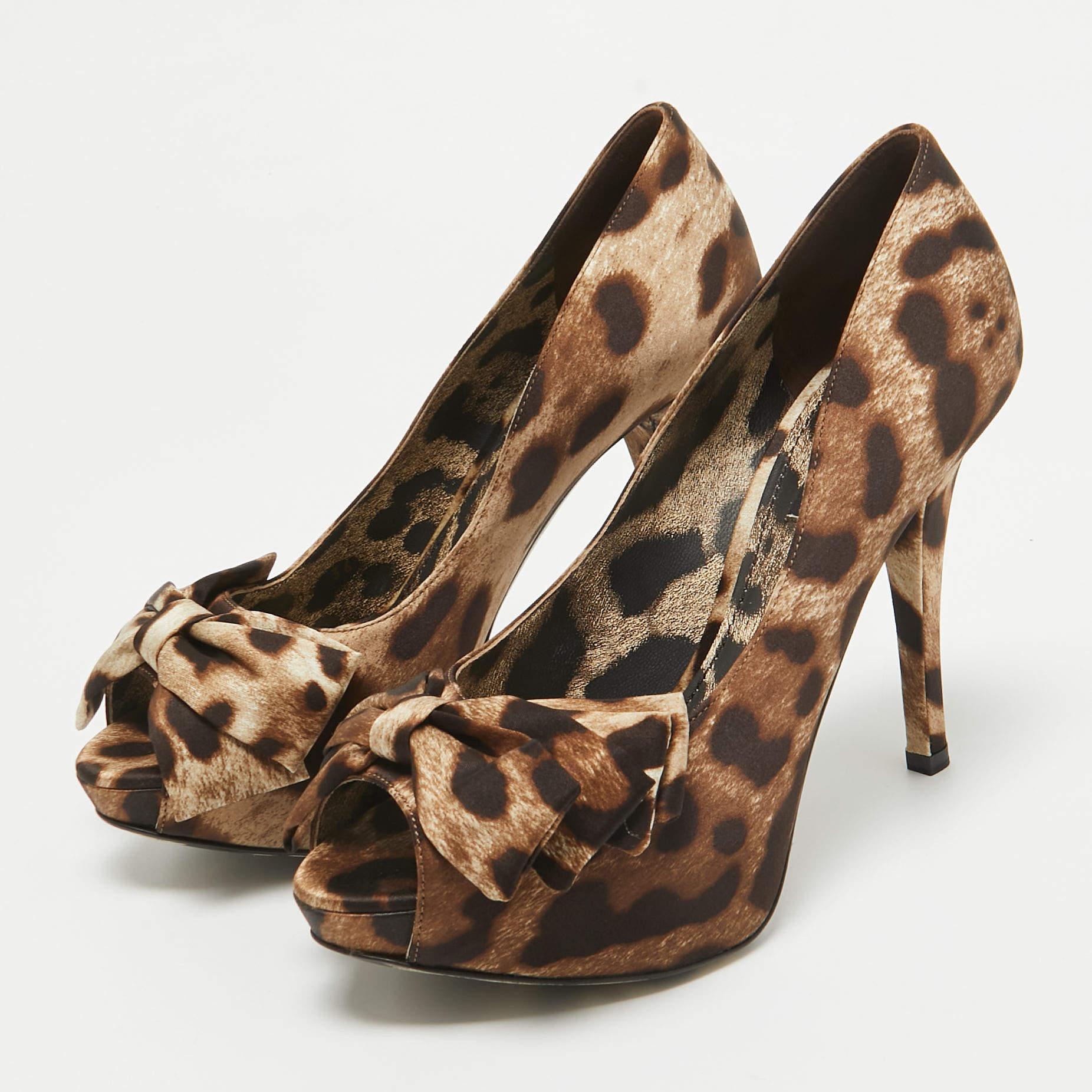Exhibit an elegant style with this pair of pumps. These elegant shoes are crafted from quality materials. They are set on durable soles and sleek heels.